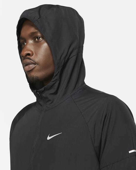 Nike Miler – Chaqueta de running negra para hombre, repelente al agua, con capucha, de poliéster reciclado.