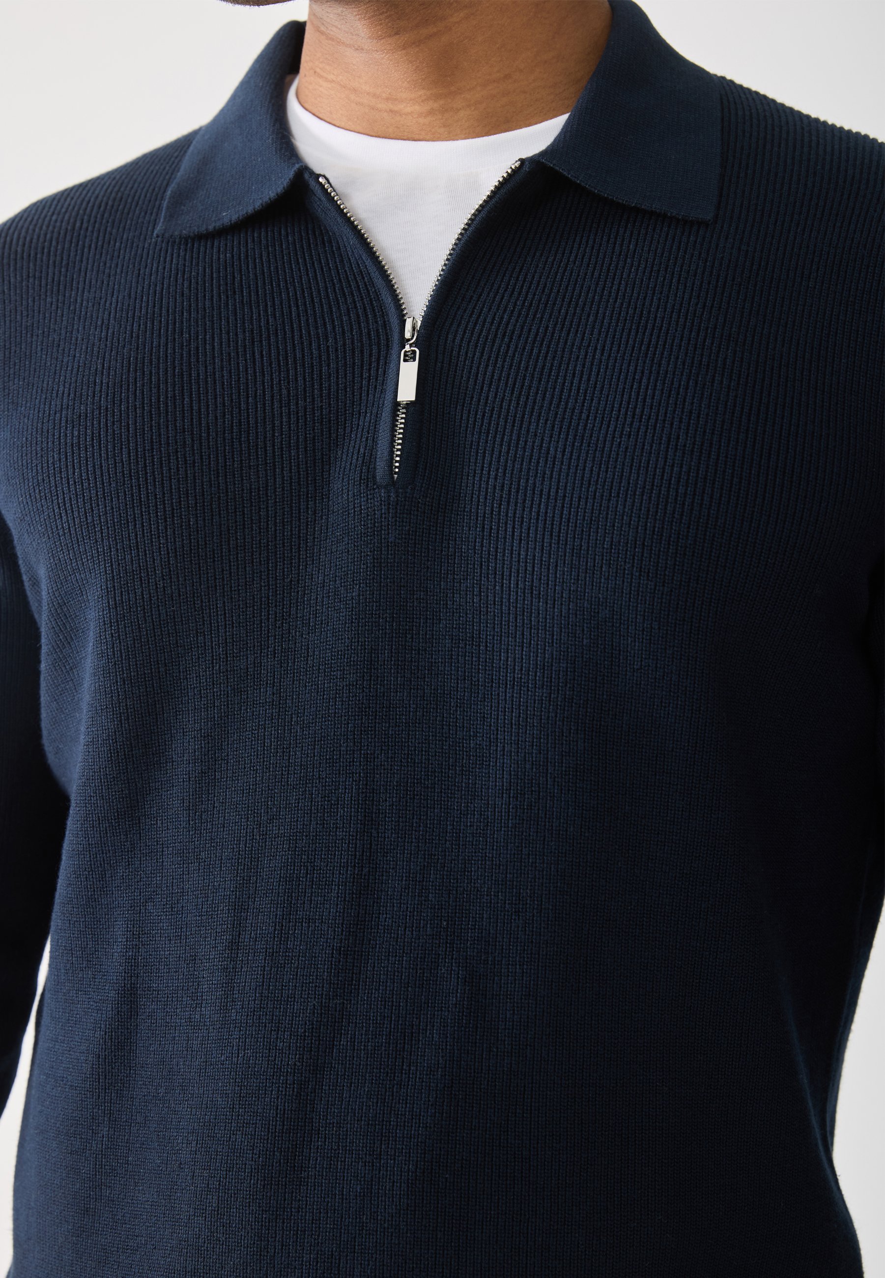 Pier One Jumper - luchtkapitein