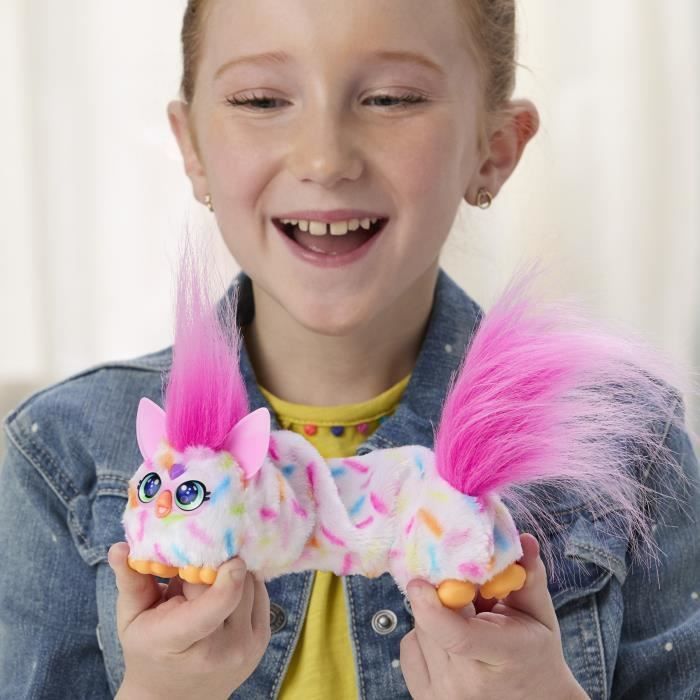 Furby DJ Furblets Berry-Cup-Cake, mini elektronisch pluche speelgoed, kinderspeelgoed, 45 geluiden en muziekjes, geschikt voor kinderen vanaf 6 jaar.
