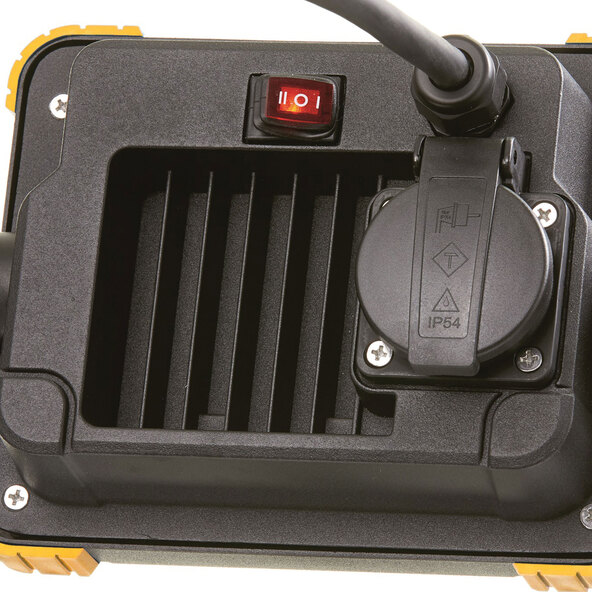 LED construction light with extendable tripod