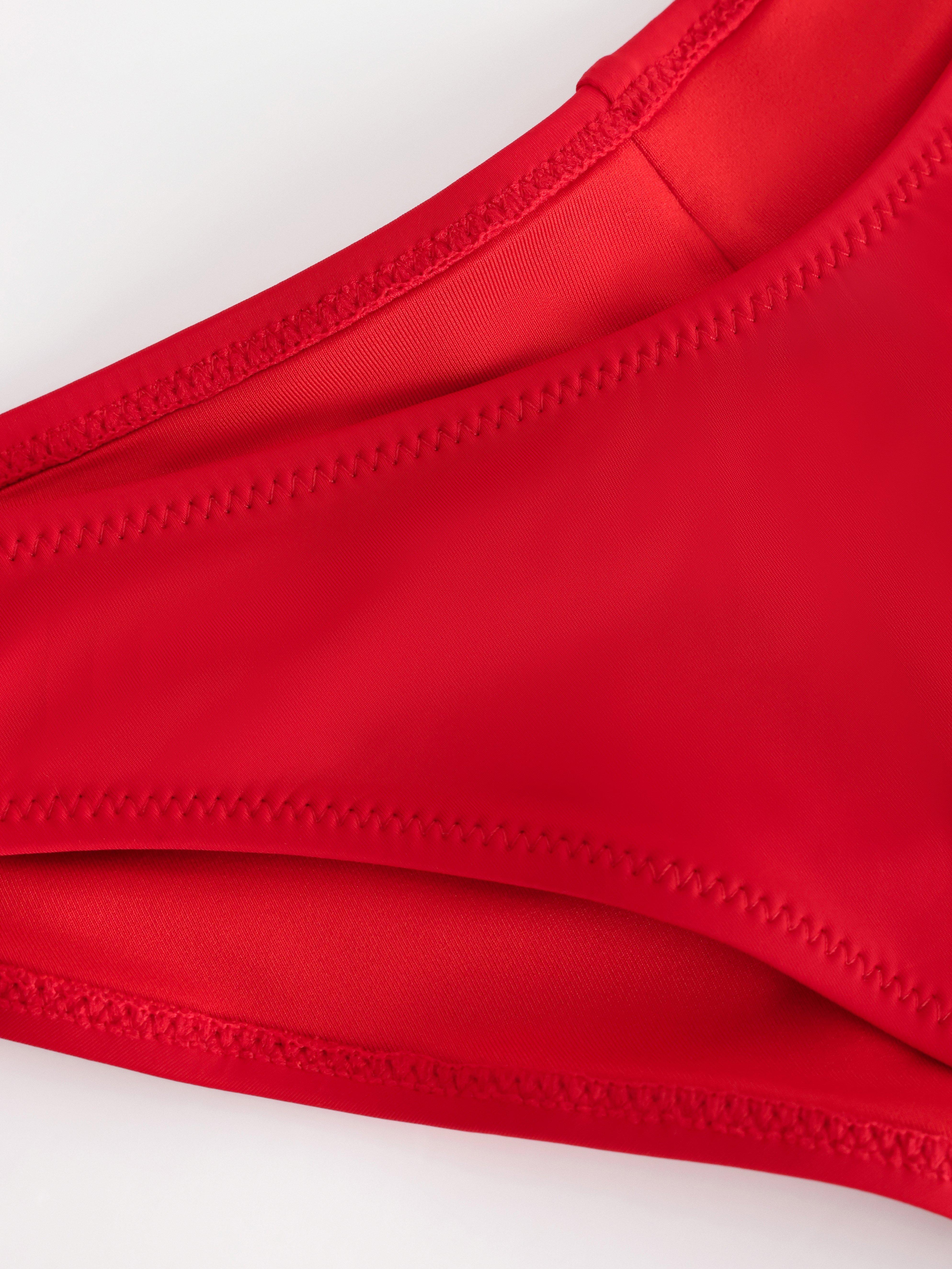 Parte inferior de bikini brasileña roja