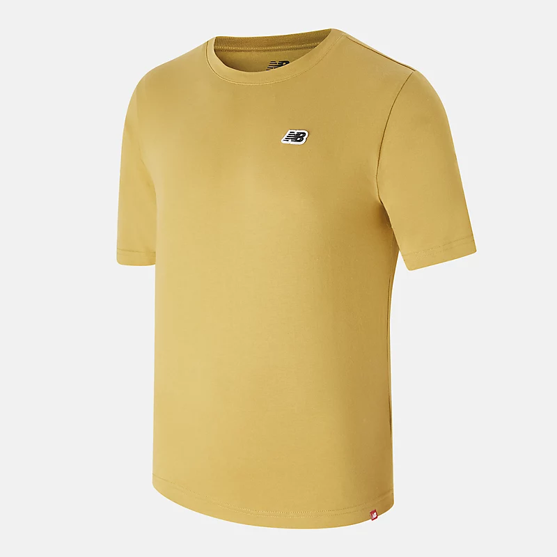 Camiseta masculina com pequeno logotipo NB - HORA DOURADA