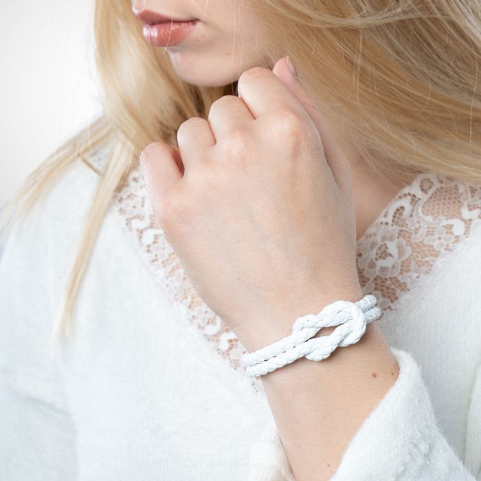 Bracelet en Cuir pour Femmes, SERASAR, B021-18, Blanc,  Bijoux bracelet élégants et tendance avec fermoir en acier et magnétique.