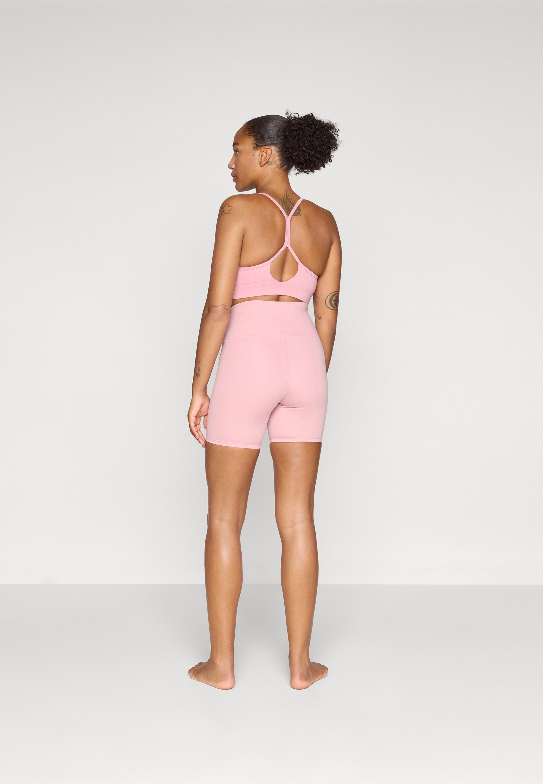 New Balance HARMONY HIGH RISE SHORT - Leggings - roze taffy