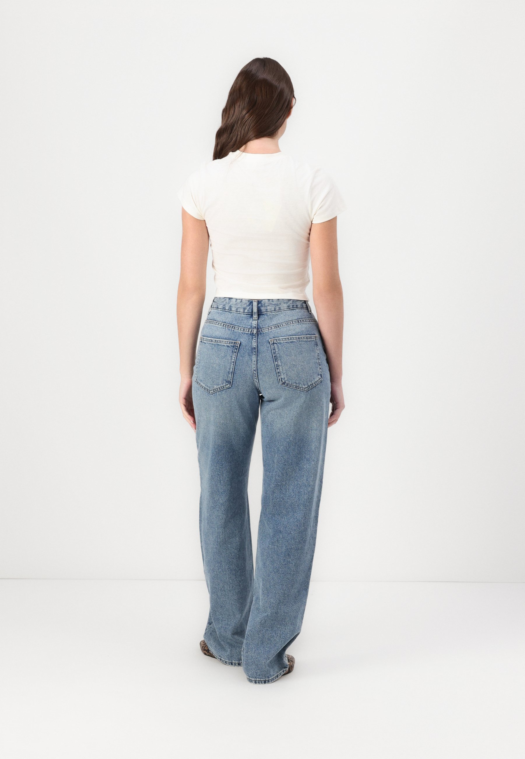 TYLKO ONLELLA STRAIGHT - Jeansy z prostą nogawką - średni niebieski denim
