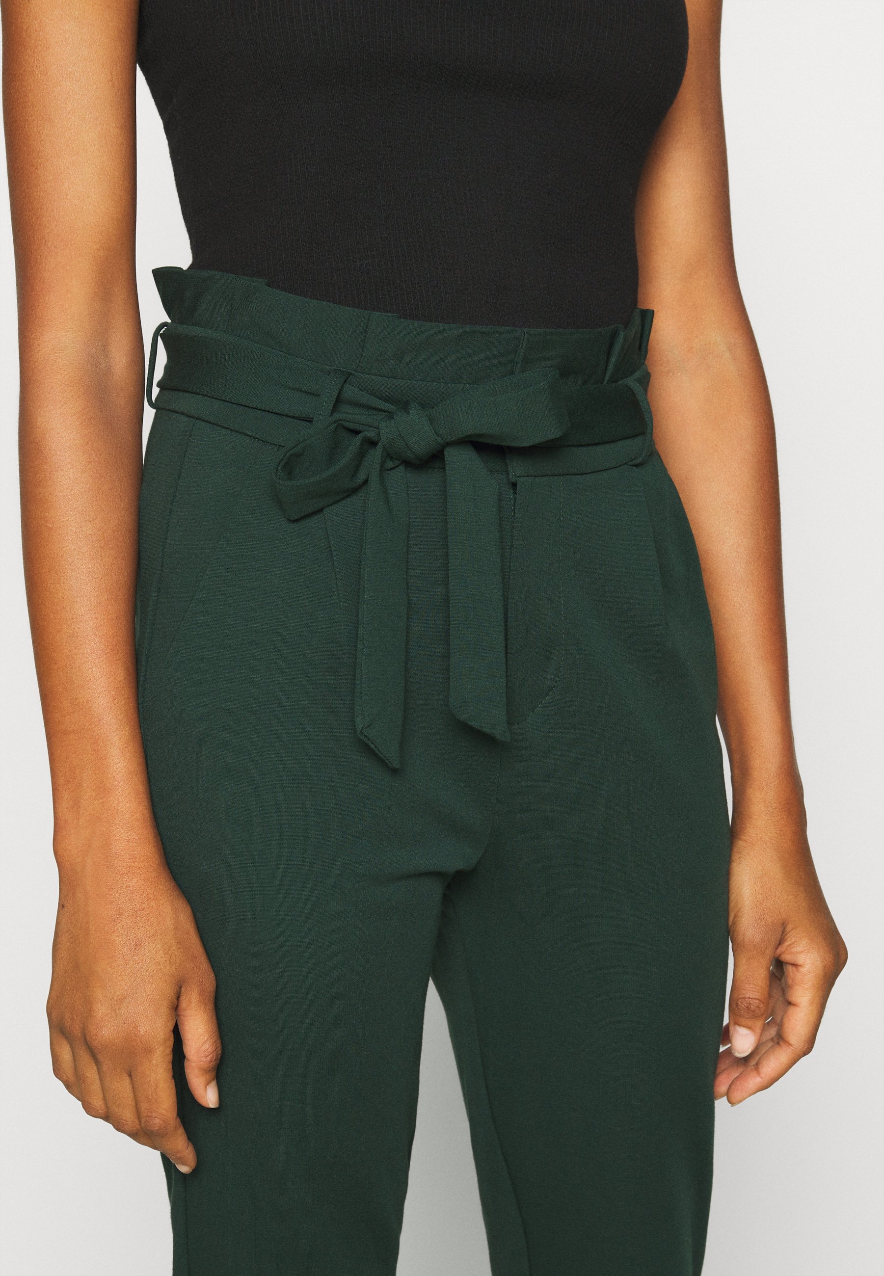 Vero Moda Tall VMEVA PAPERBAG - Pantaloni - pine grove