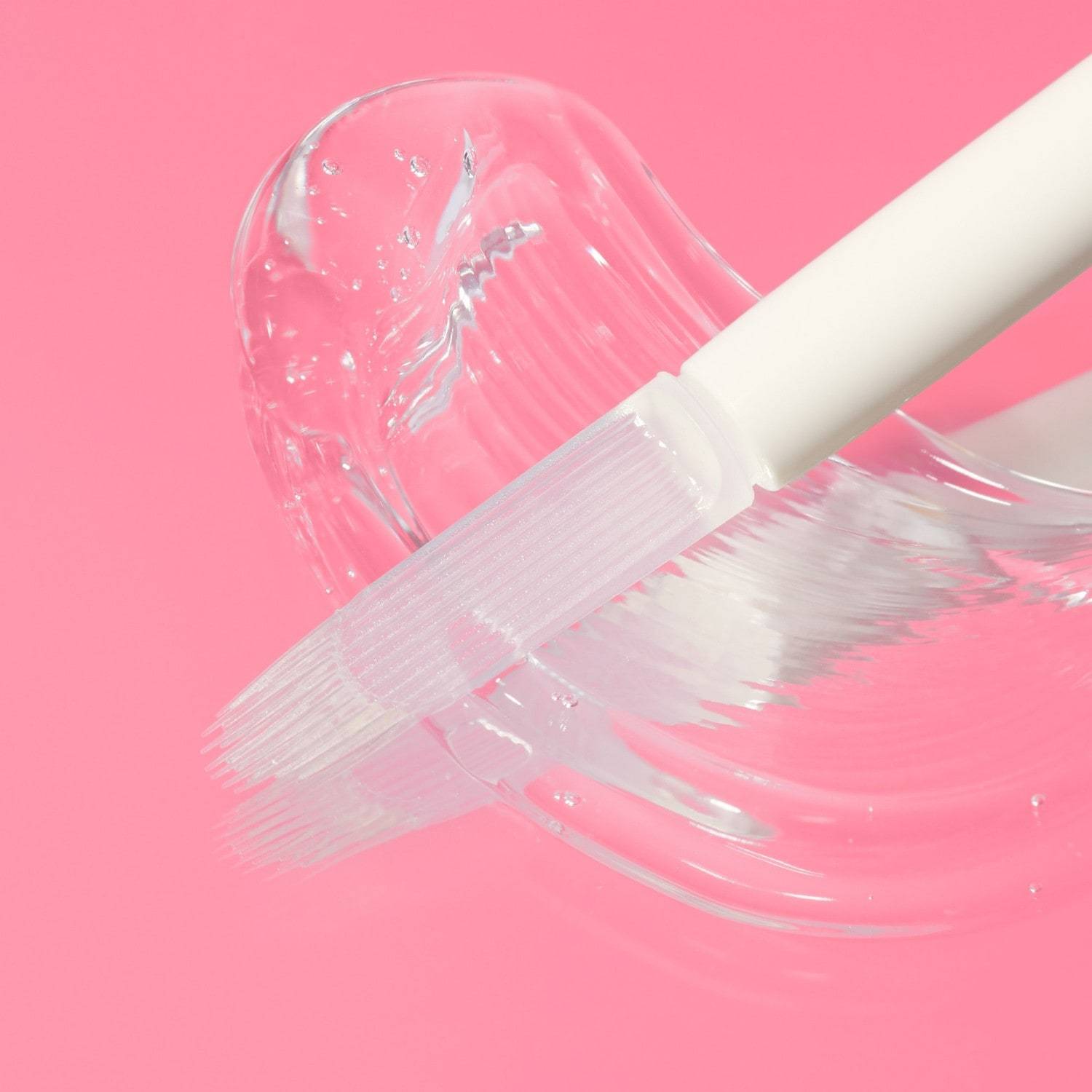 Serum za oči Benefit, nega obrvi in trepalnic Serum za obrvi Hubba – 4,5 g