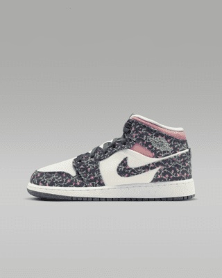Air Jordan 1 Mid SE Older Kids' Shoes