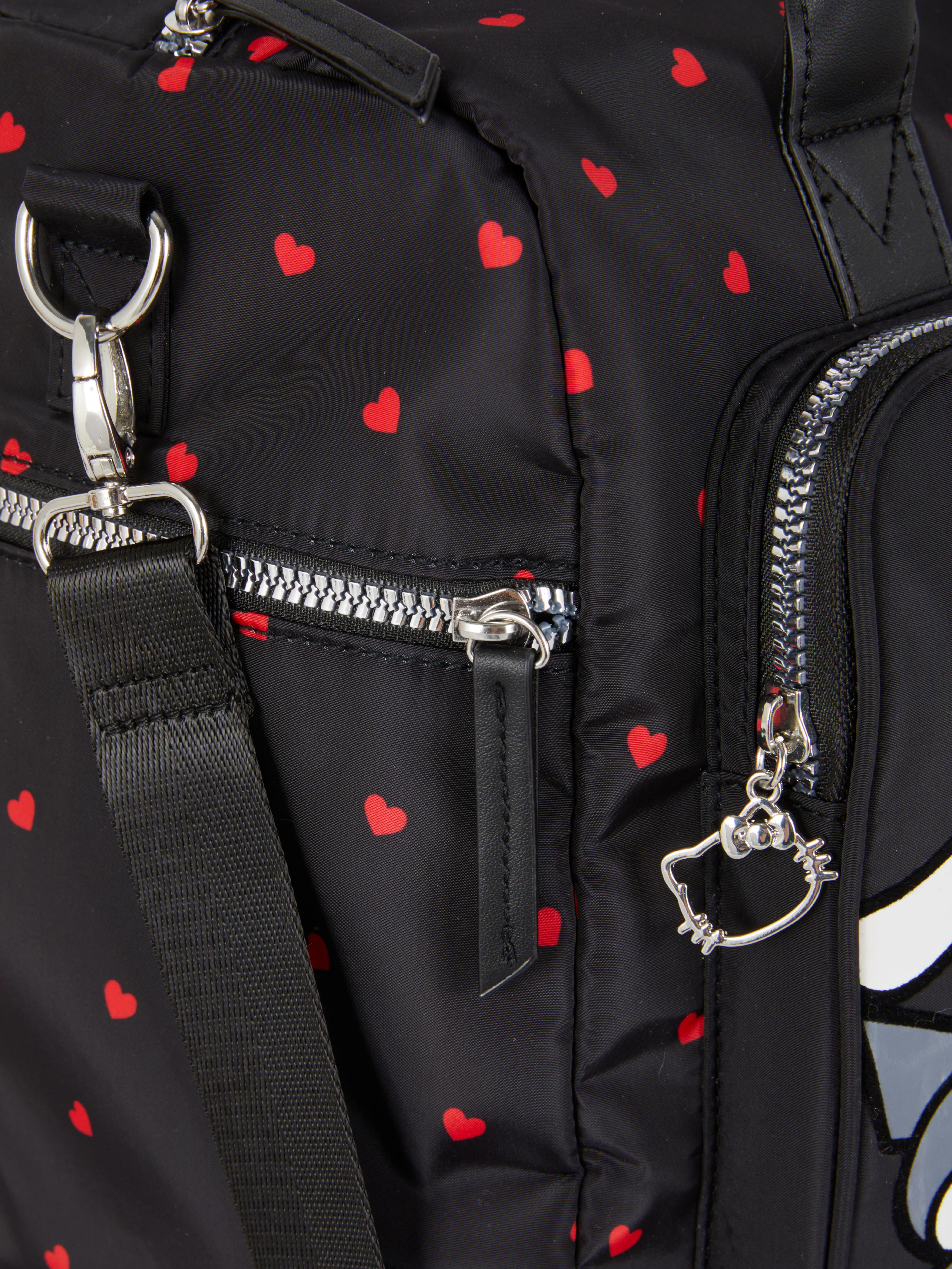 Hello Kitty und Freunde Wochenendtasche Diese verspielte und praktische Hello Kitty Wochenendtasche ist perfekt für dein nächstes Abenteuer