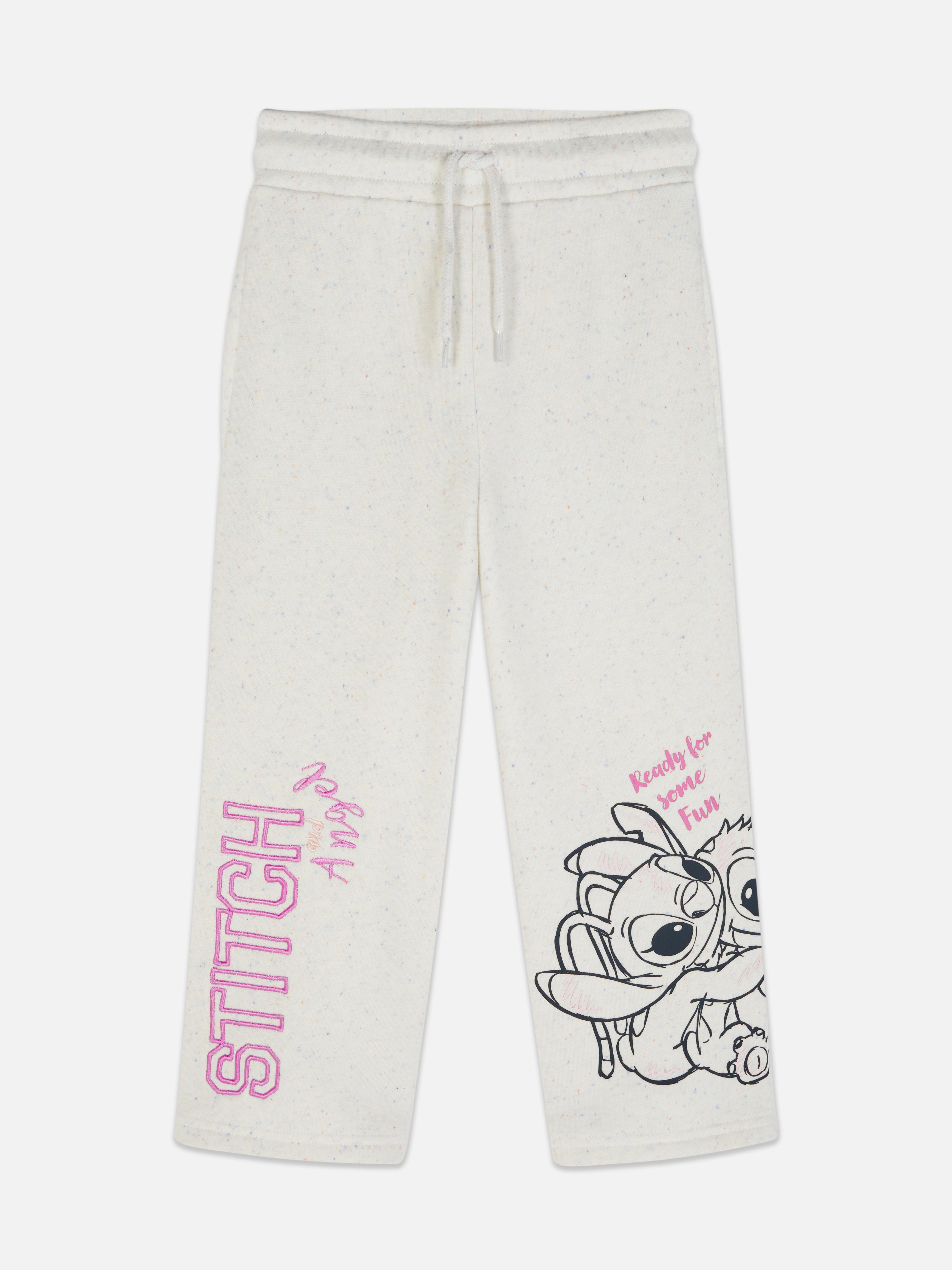 Passende Jogginghose mit Disney-Stitch-Print. Ein Sweatshirt mit Rundhalsausschnitt, überschnittenen Schultern, gerippten Bündchen und Stitch-Print.