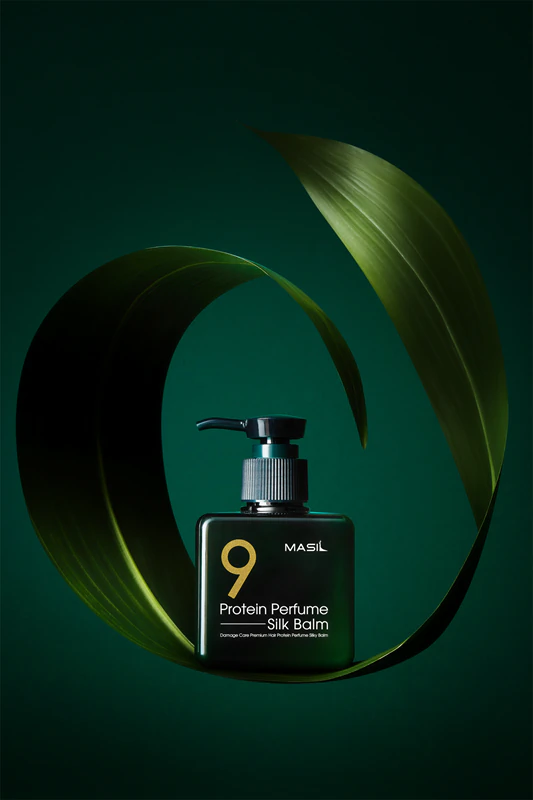 MASIL 9 Protein Perfume Silk Balm regenererende leave-in behandeling voor haar dat beschadigd is door veelvuldig föhnen.