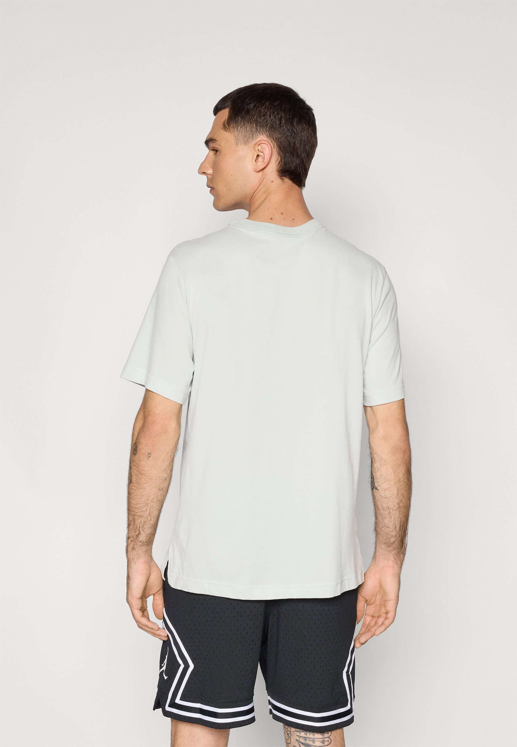 Jordan Basic T-skjorte - lys sølvfarget/svart