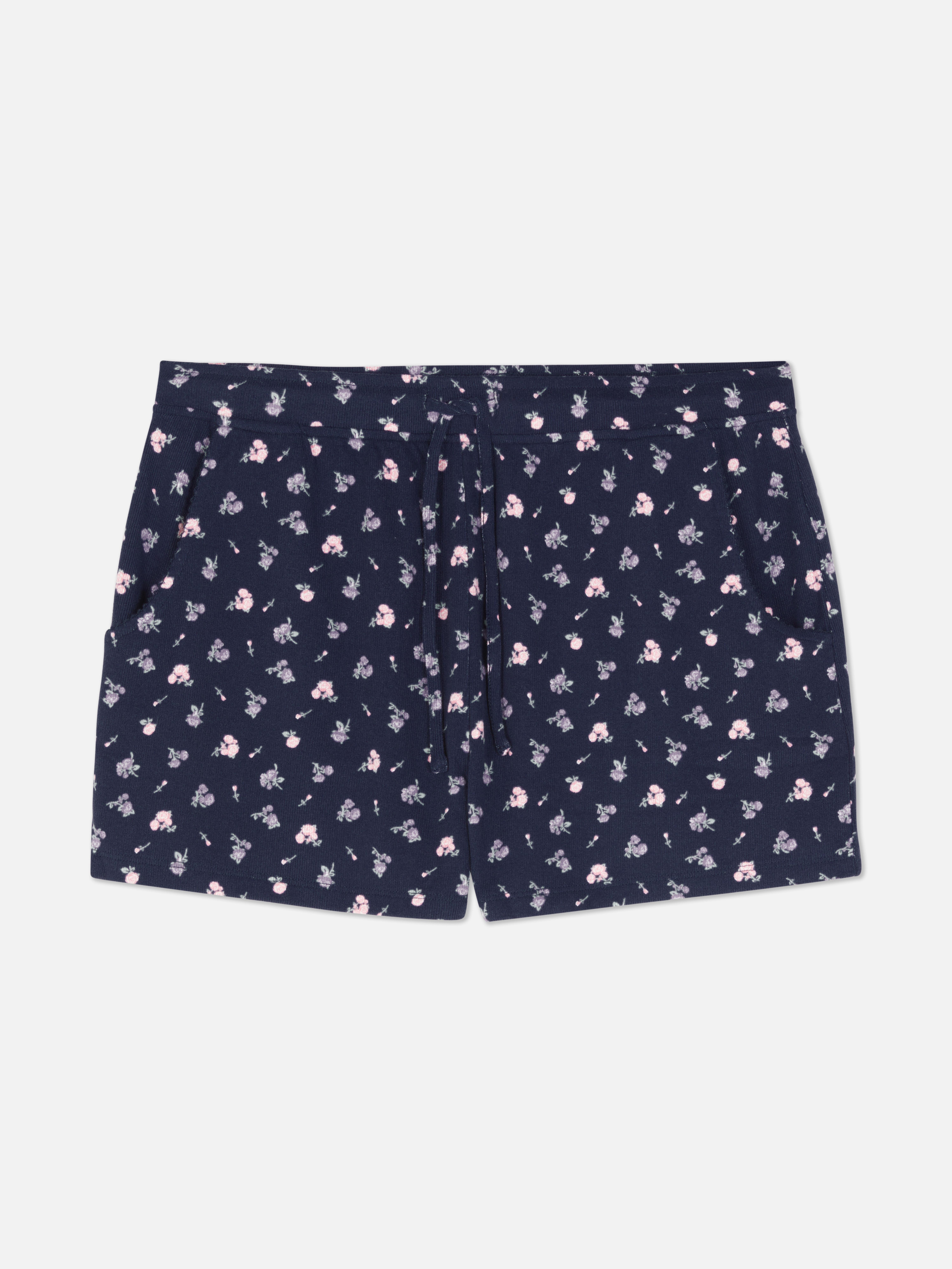 Pantaloni scurți de pijama tricotați cu flori. Pantaloni scurți de pijama cu model floral, șnur în talie și buzunare laterale.