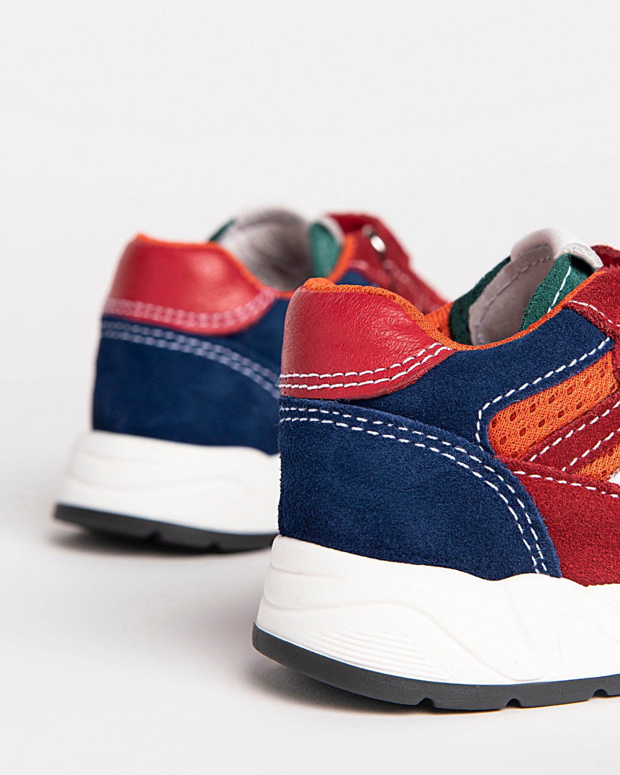  Baby-Sneaker aus Wildleder und Leder