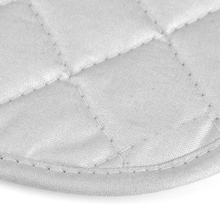 Foldable and portable ironing mat, a useful accessory for the table and travel