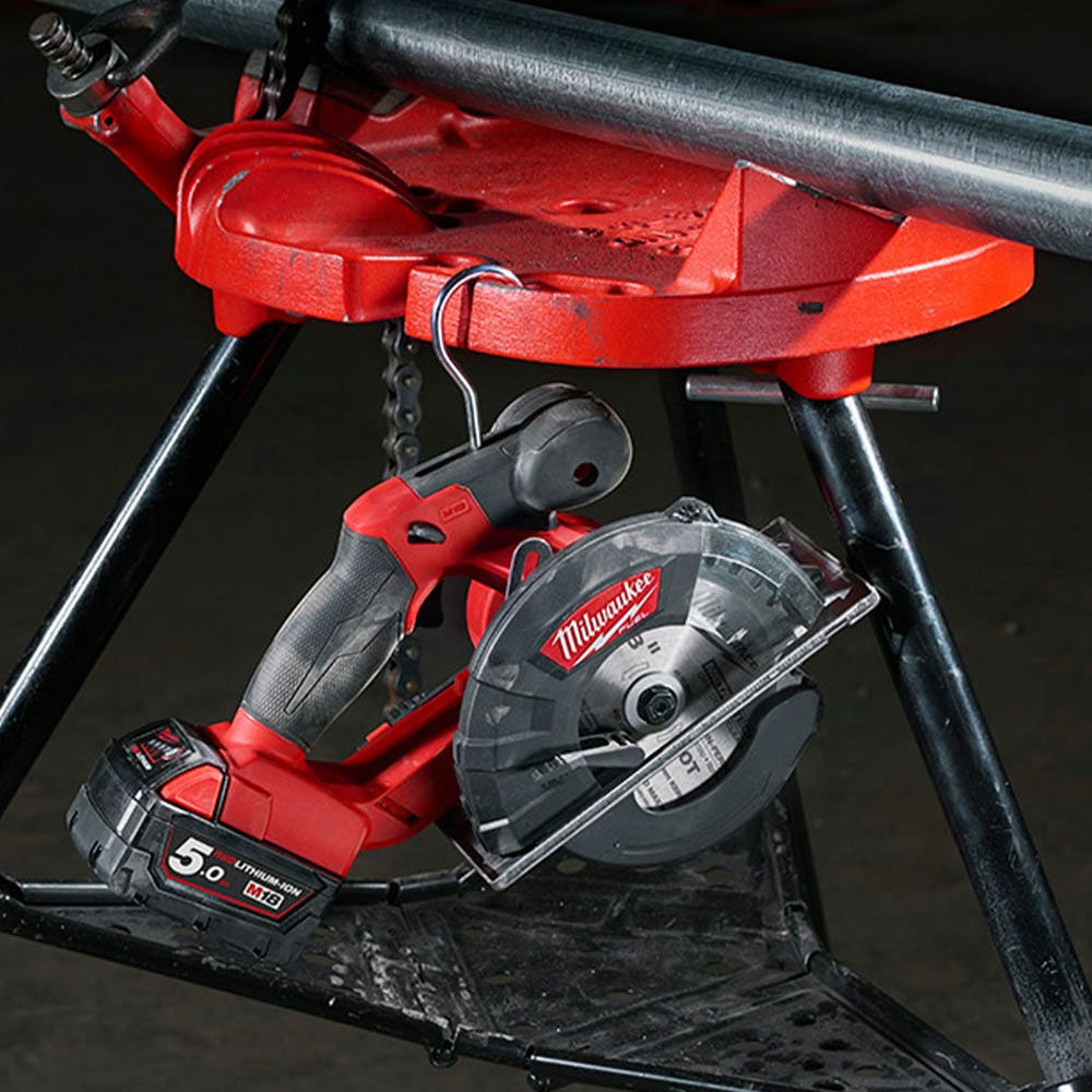 MILWAUKEE 18 V-os 135 mm-es szénkefe nélküli benzinüzemű körfűrész M18FMCS-0
