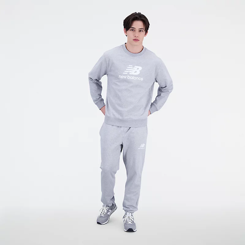 Homme Essentials Sweatshirt mit gestapeltem Logo aus French Terry und Rundhalsausschnitt – Sportgrau