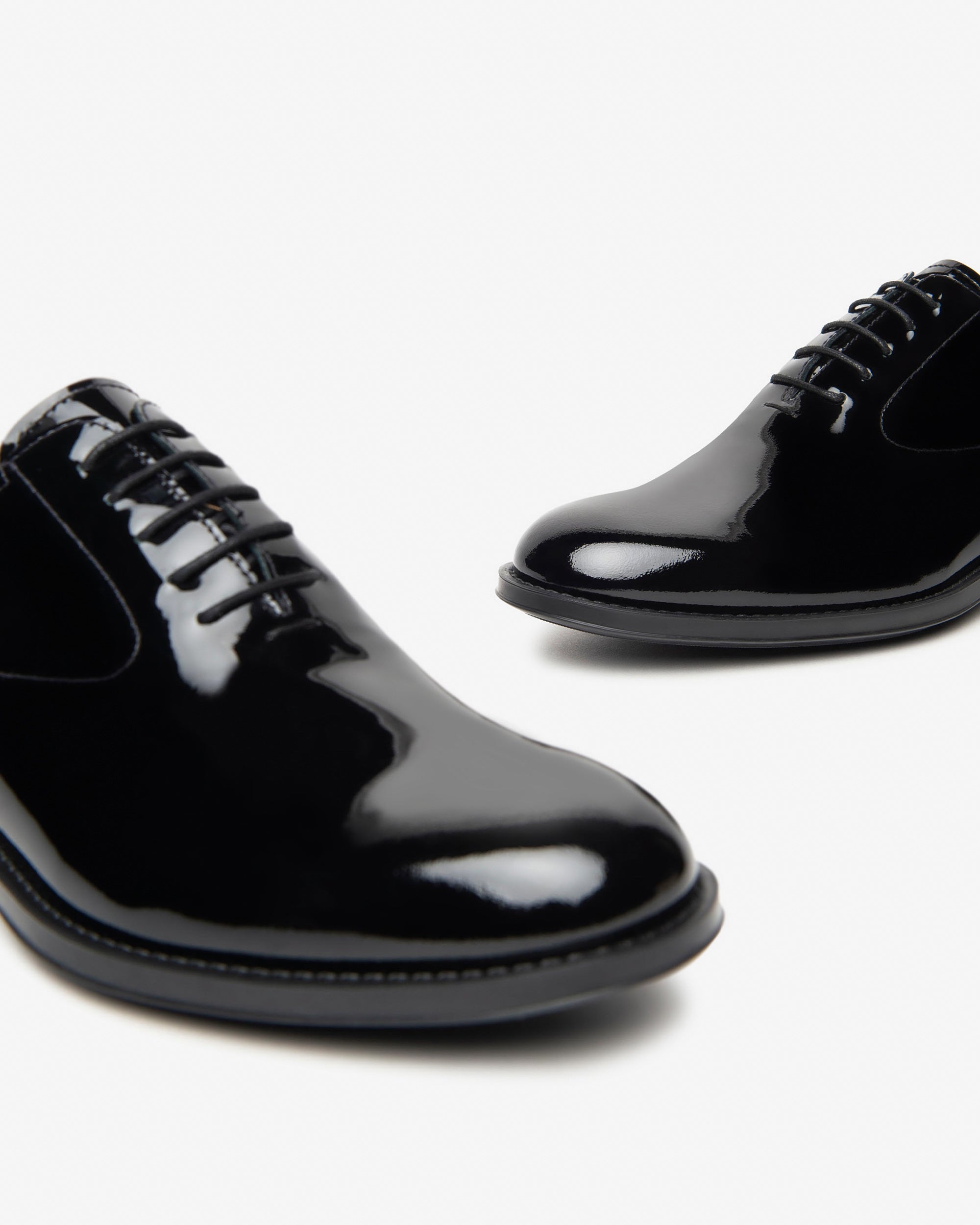 Miesten lakkanahkaiset nauhakengät
