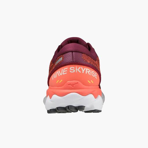 Tekaški copati Mizuno Wave Skyrise