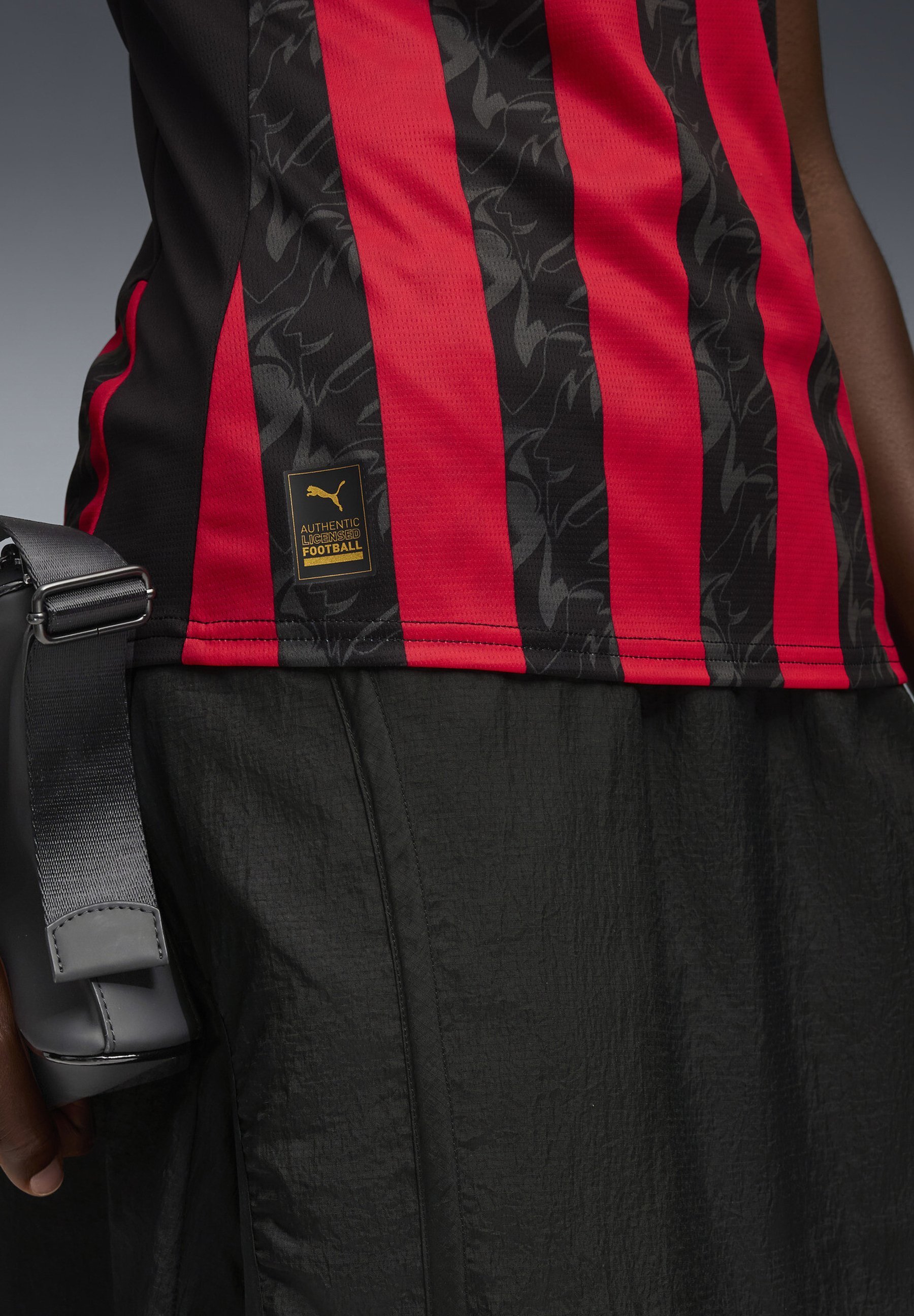 Puma AC MILAN HEIM – Vereinskleidung – für alle Zeiten in Rot und Schwarz