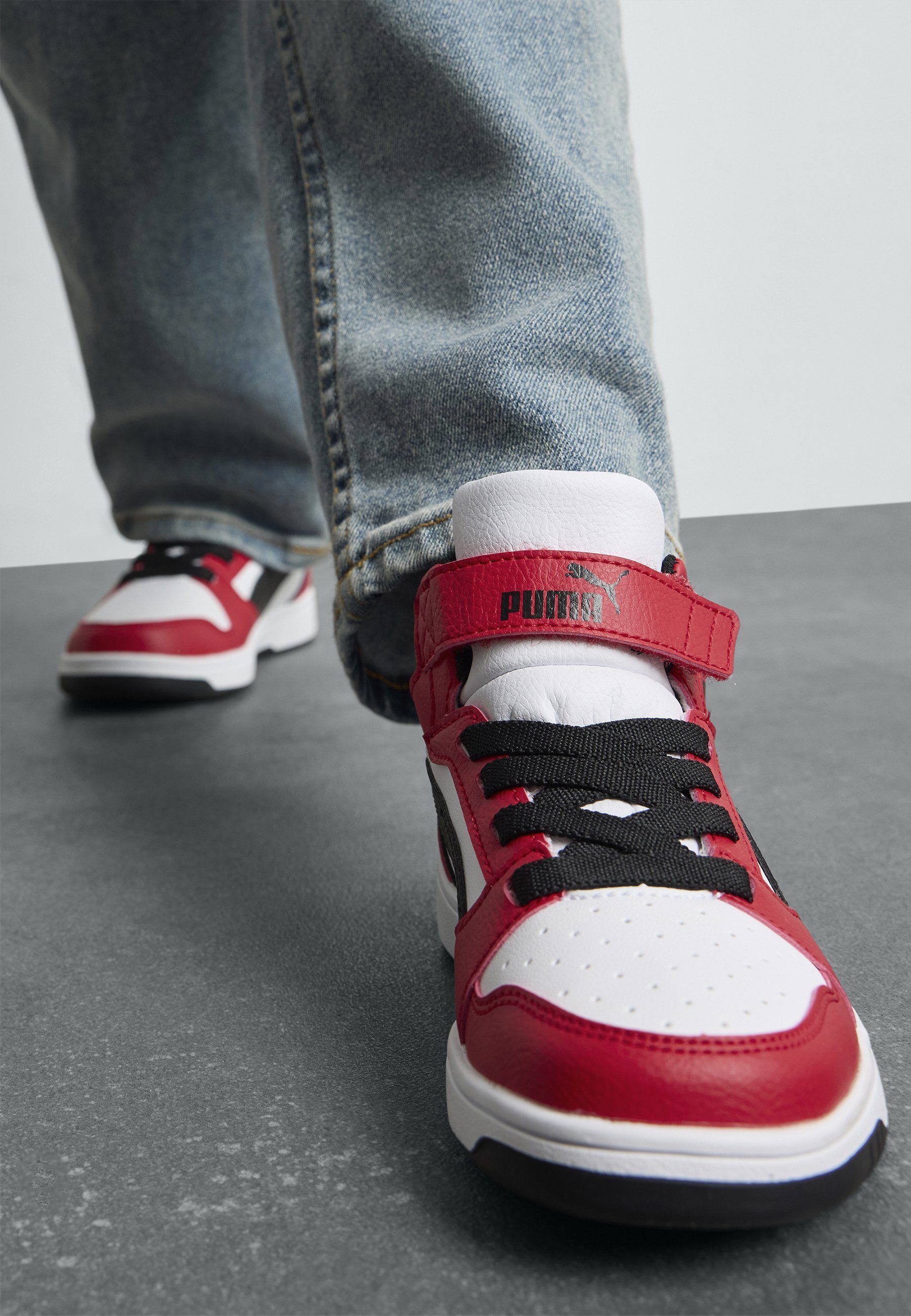 Puma REBOUND V6 MID UNISEX - Hoge sneakers - wit/zwart/voor altijd rood