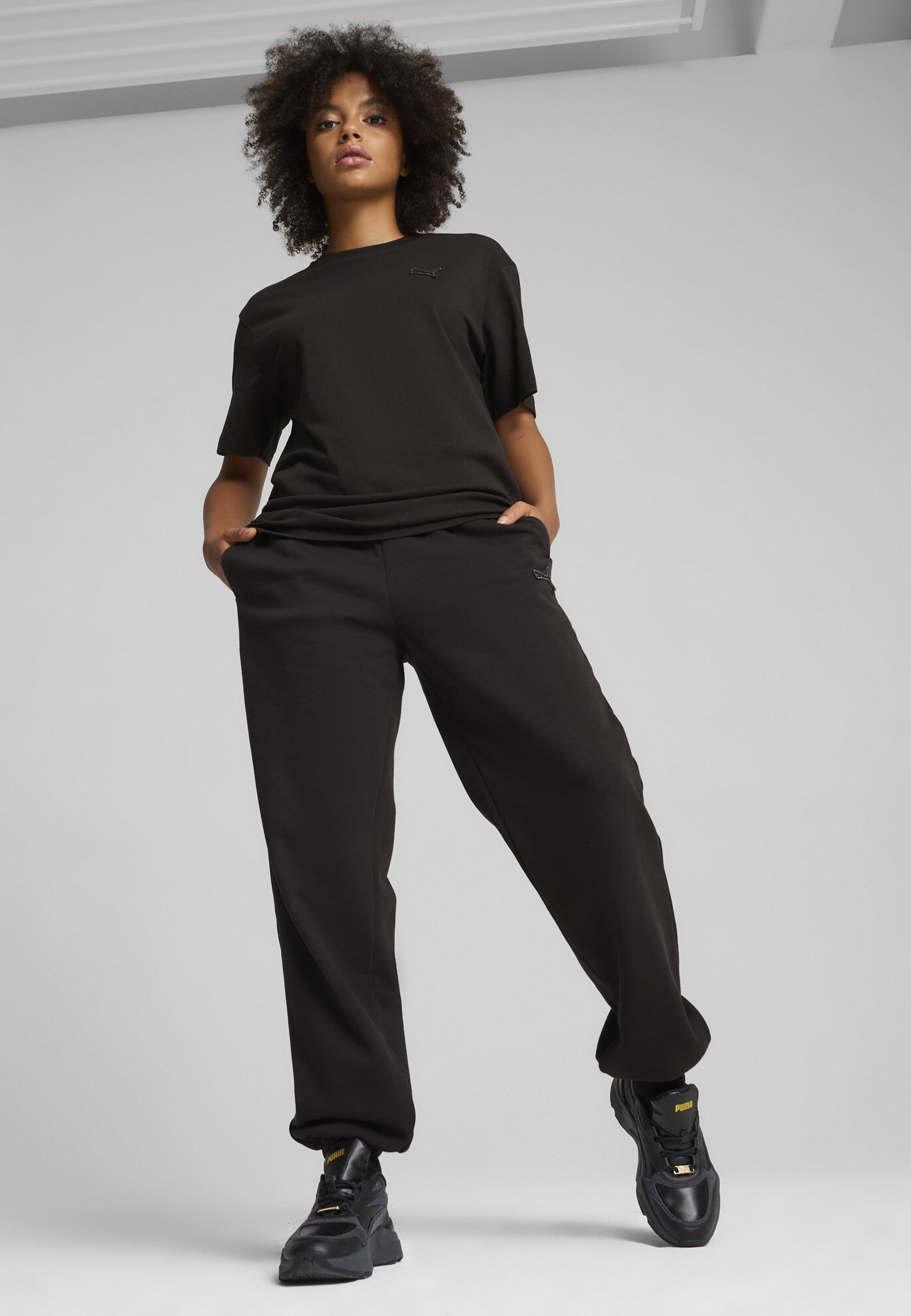Puma ESSENTIALS ELEVATED - Basic T-shirt - zwart