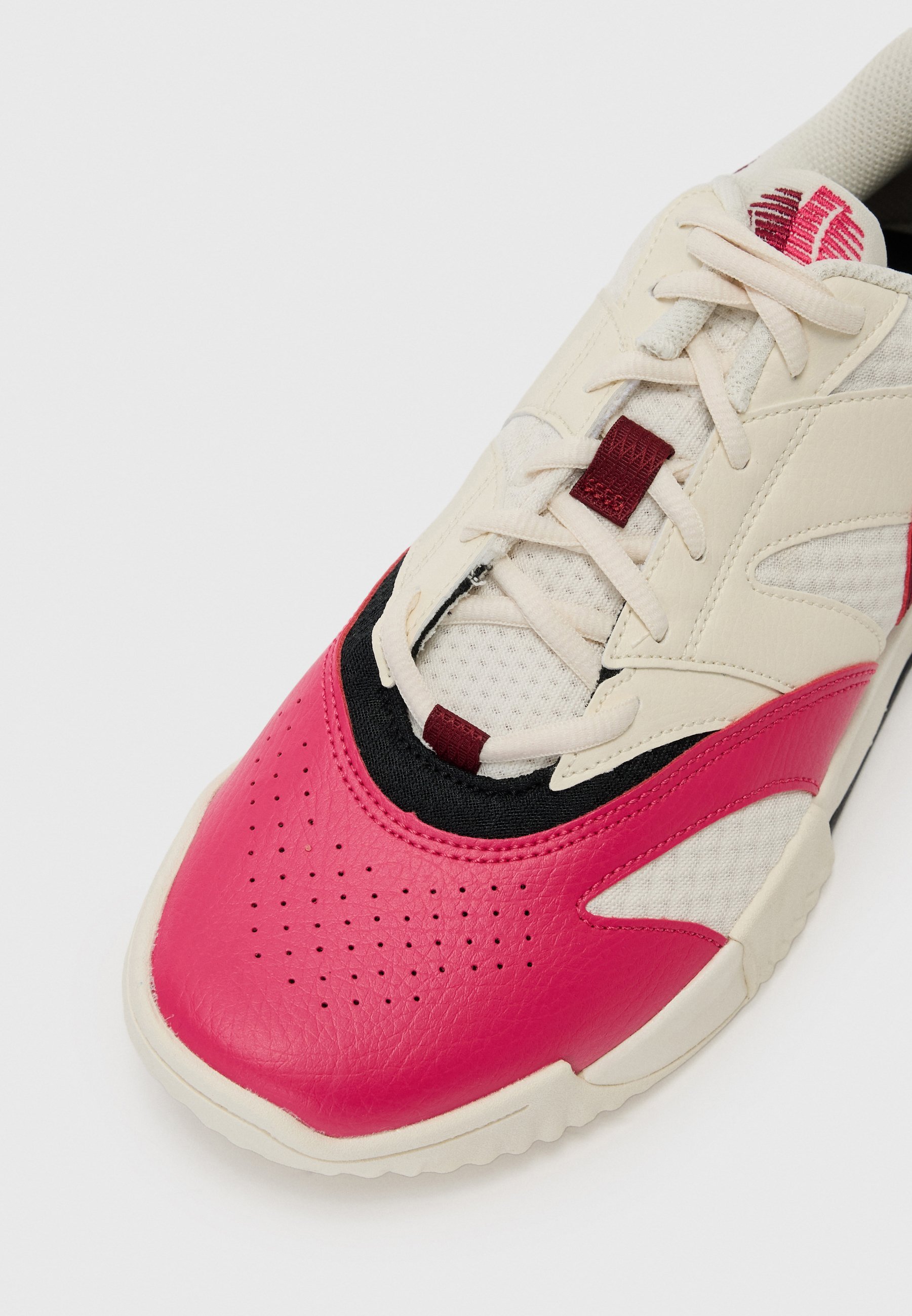 Nike Performance COURT LITE 4 - Tennisschoenen voor gravelbanen - licht ivoor/lichtroze/sail/rood/zwart