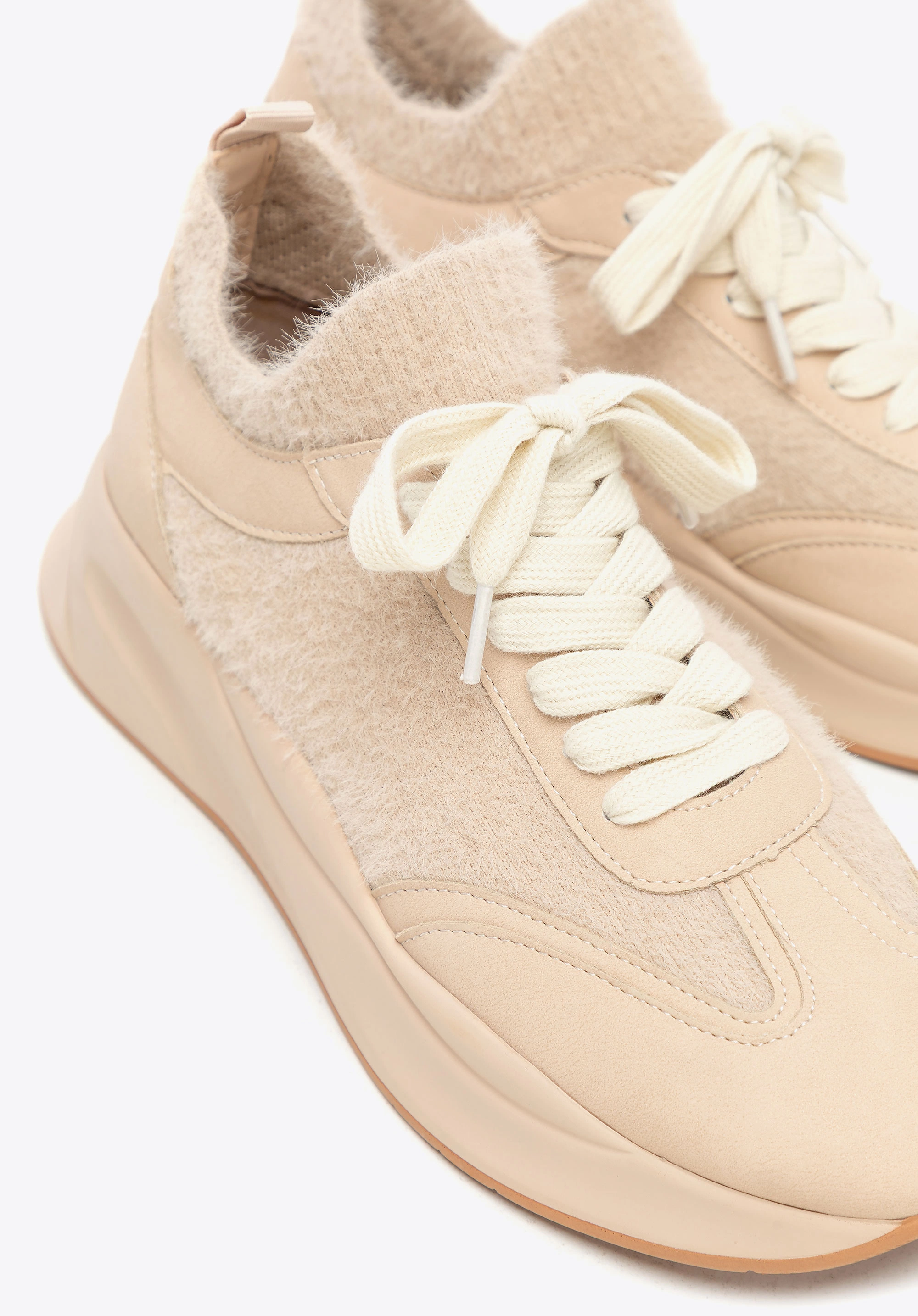 Damskie sneakersy z ekoskóry i sztucznego futerka beżowe