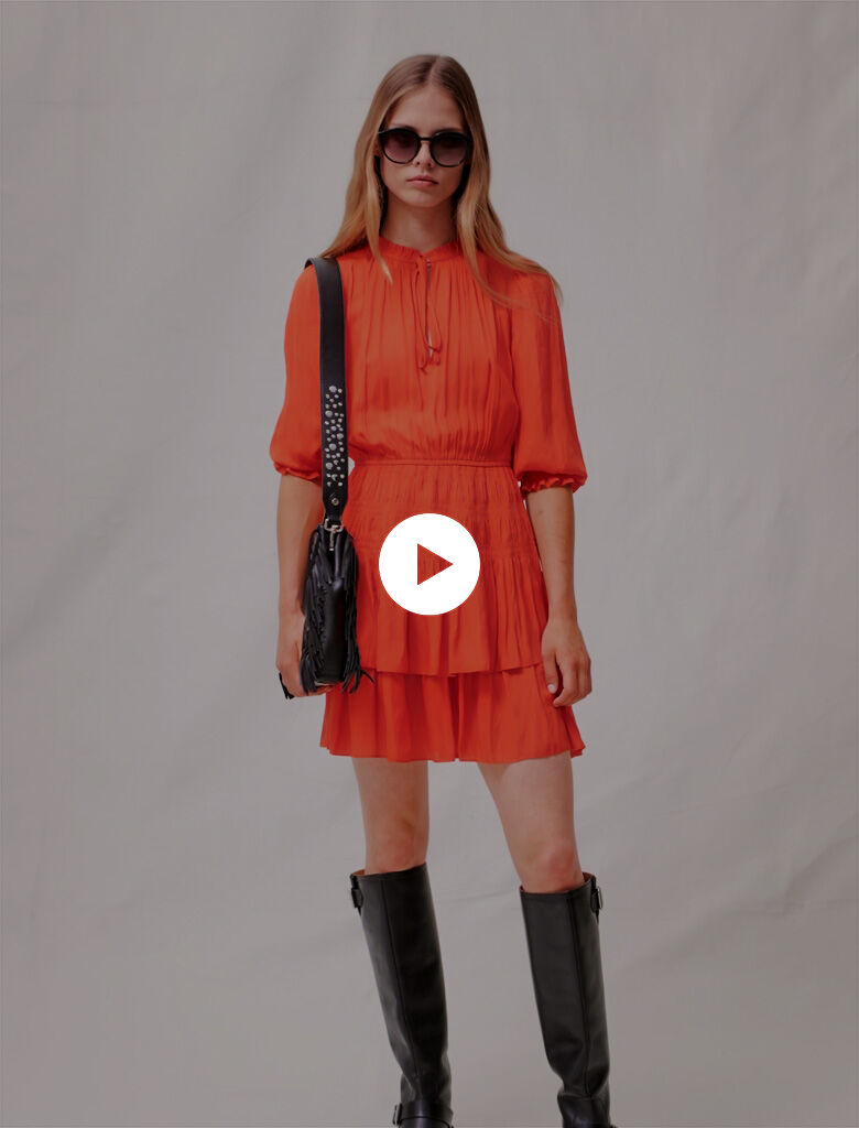Lyhyt satiininen rypytetty mekko - Rouge coquelicot