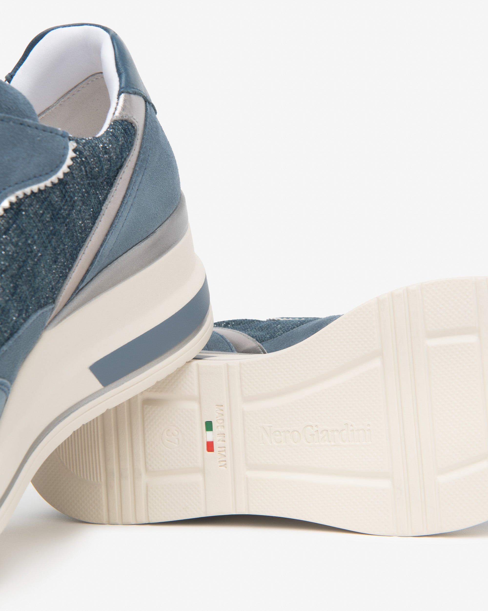  Damen-Sneaker aus Leder, Textil und technischen Materialien