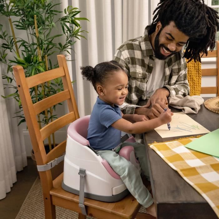 Seggiolino rialzato INGENUITY per bambini dai 6 mesi ai 3 anni, base 2 in 1 Peony, vassoio rimovibile, facile da riporre e pulire.