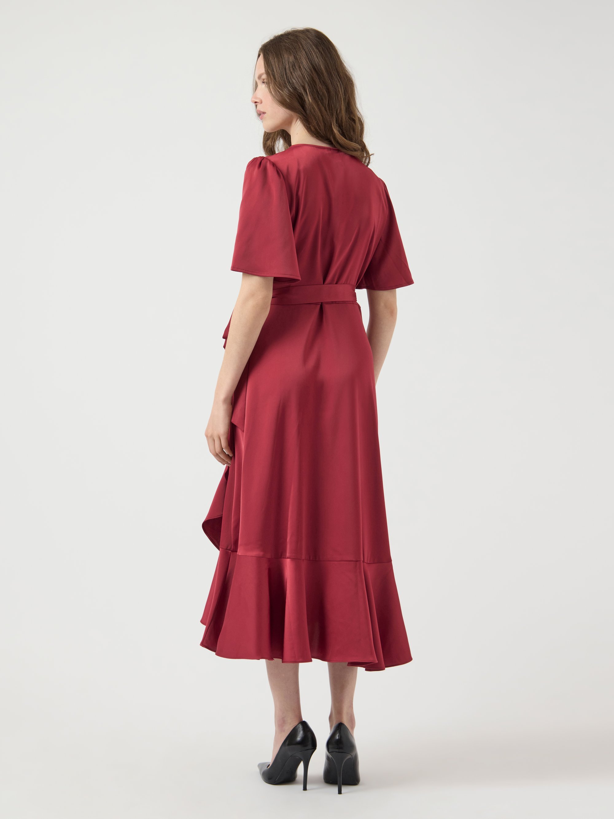Vestido midi envelope YAS YASTHEA - Ideal para ocasiões especiais - vermelho tibetano