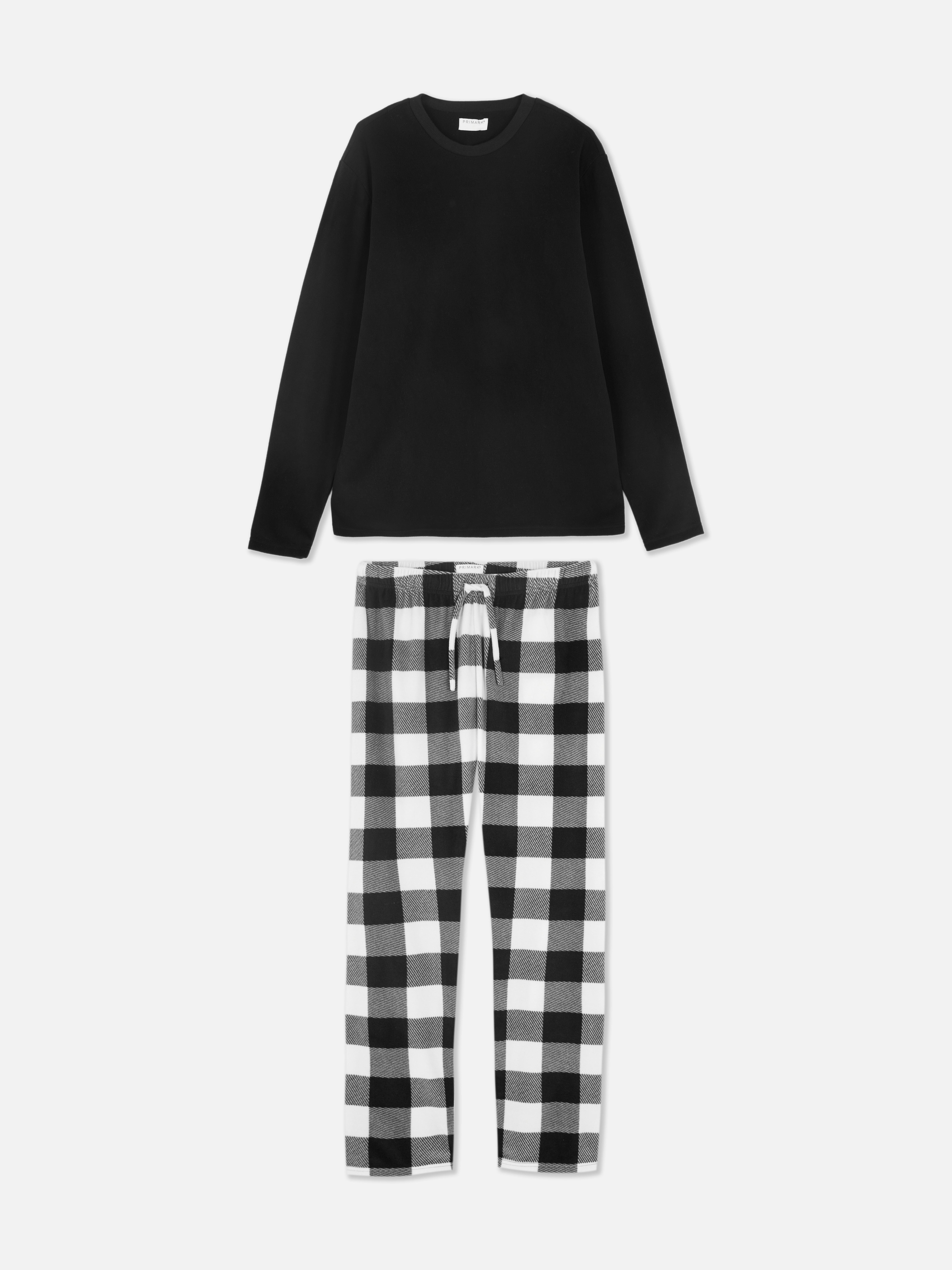 Pijamale din fleece în carouri. Pijamale lungi cu bluză cu guler rotund și pantaloni în carouri.