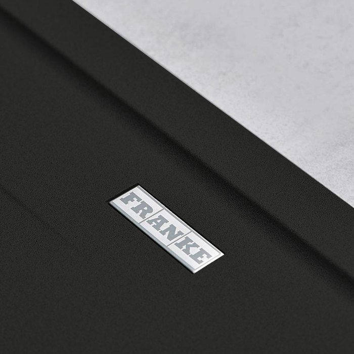Fregadero de cocina empotrable FRANKE de 97 x 50 cm, 1 cubeta, color negro antracita, con escurridor reversible.