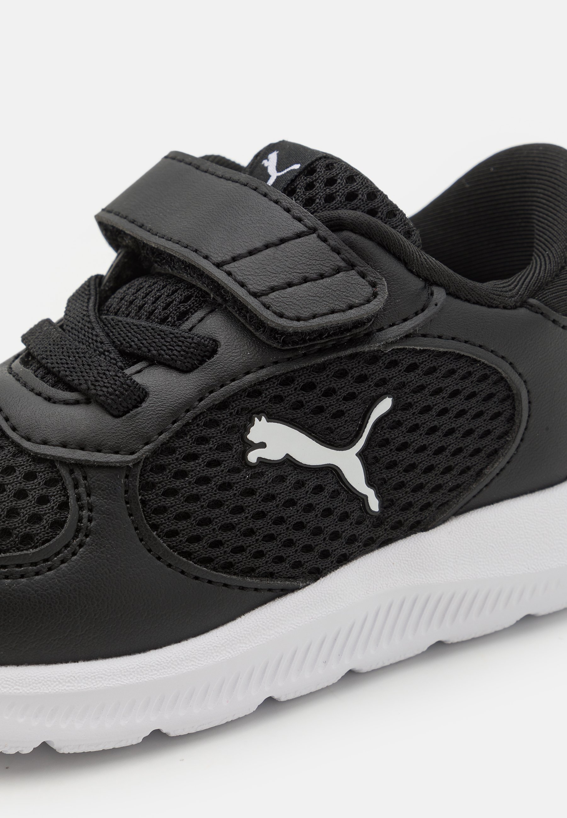 Puma FUN RACER 2 UNISEX - Hardloopschoenen voor op de weg - zwart/wit