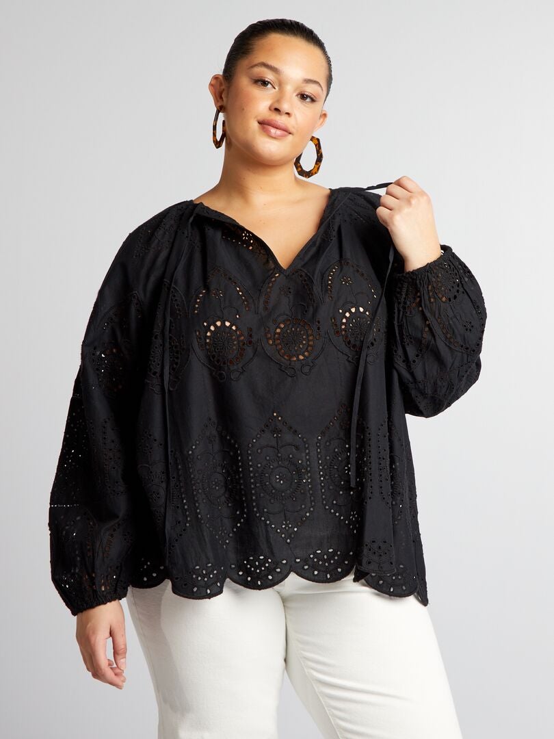 Blusa de corte ancho con bordado de punto inglés - negra