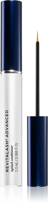 RevitaLash Advanced Eyelash Conditioner serum op de huid