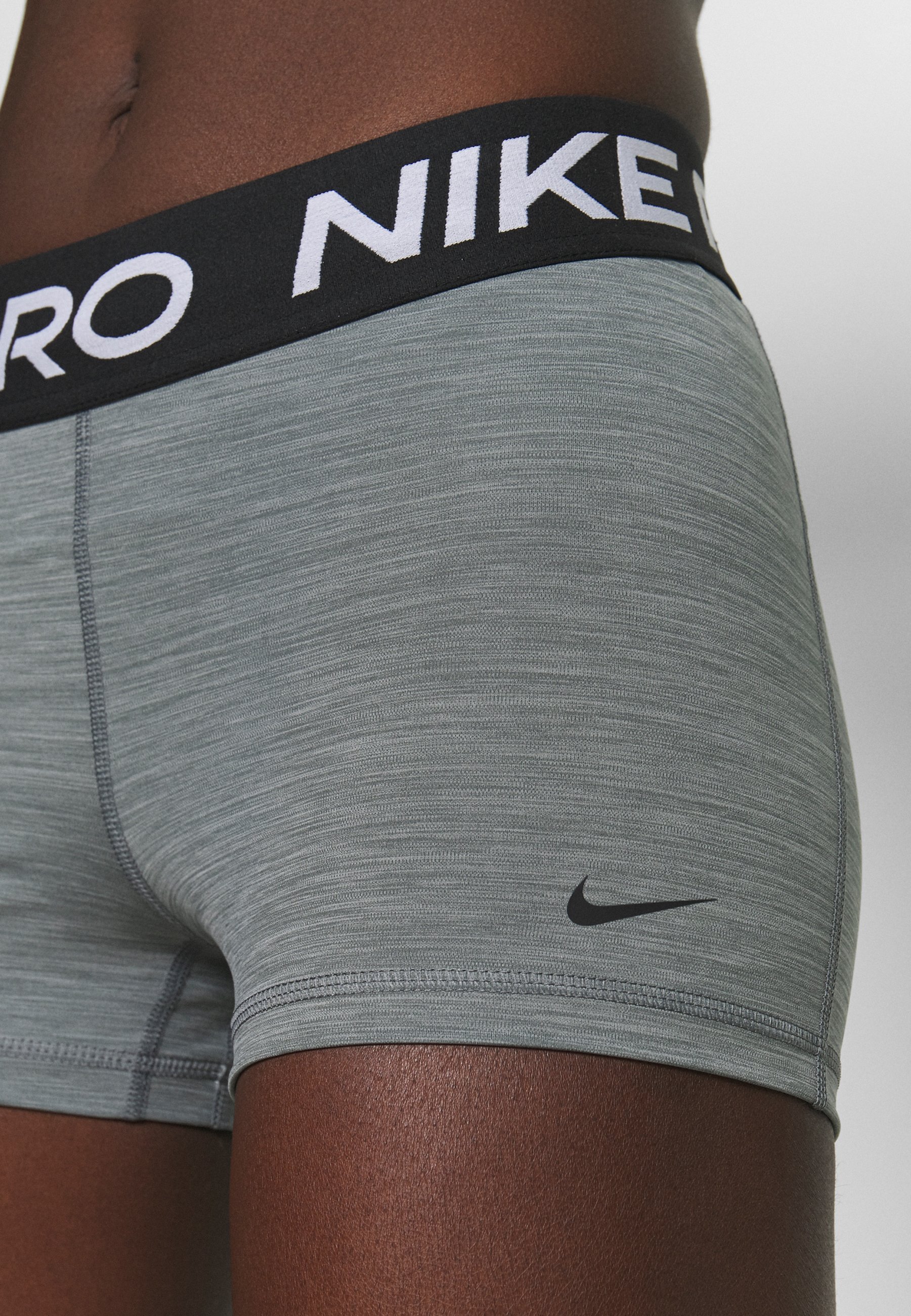 Nike Performance LÜHIKESED PÜKSID - Retuusid - suitsuhall/hall/must