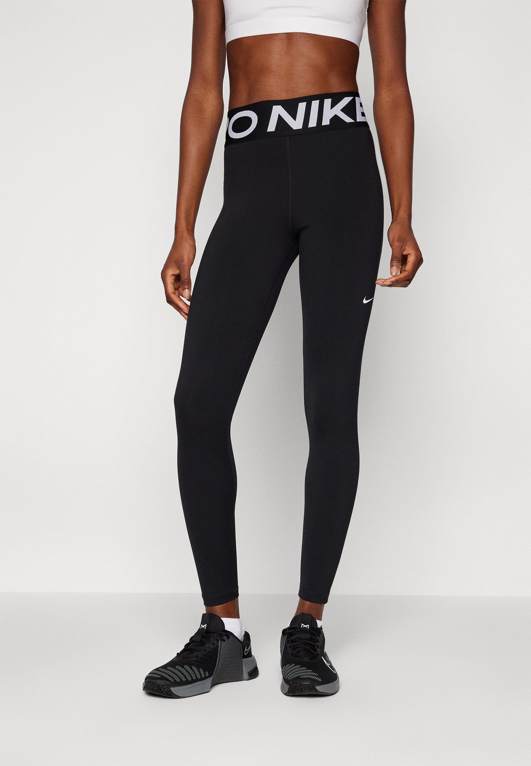 Nike Performance SCULPT Leggings – Schwarz/Weiß