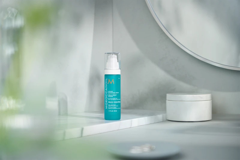 Moroccanoil Frizz Control Intense Smoothing Serum intensyvus serumas nepaklusniems plaukams glotninti ir maitinti.