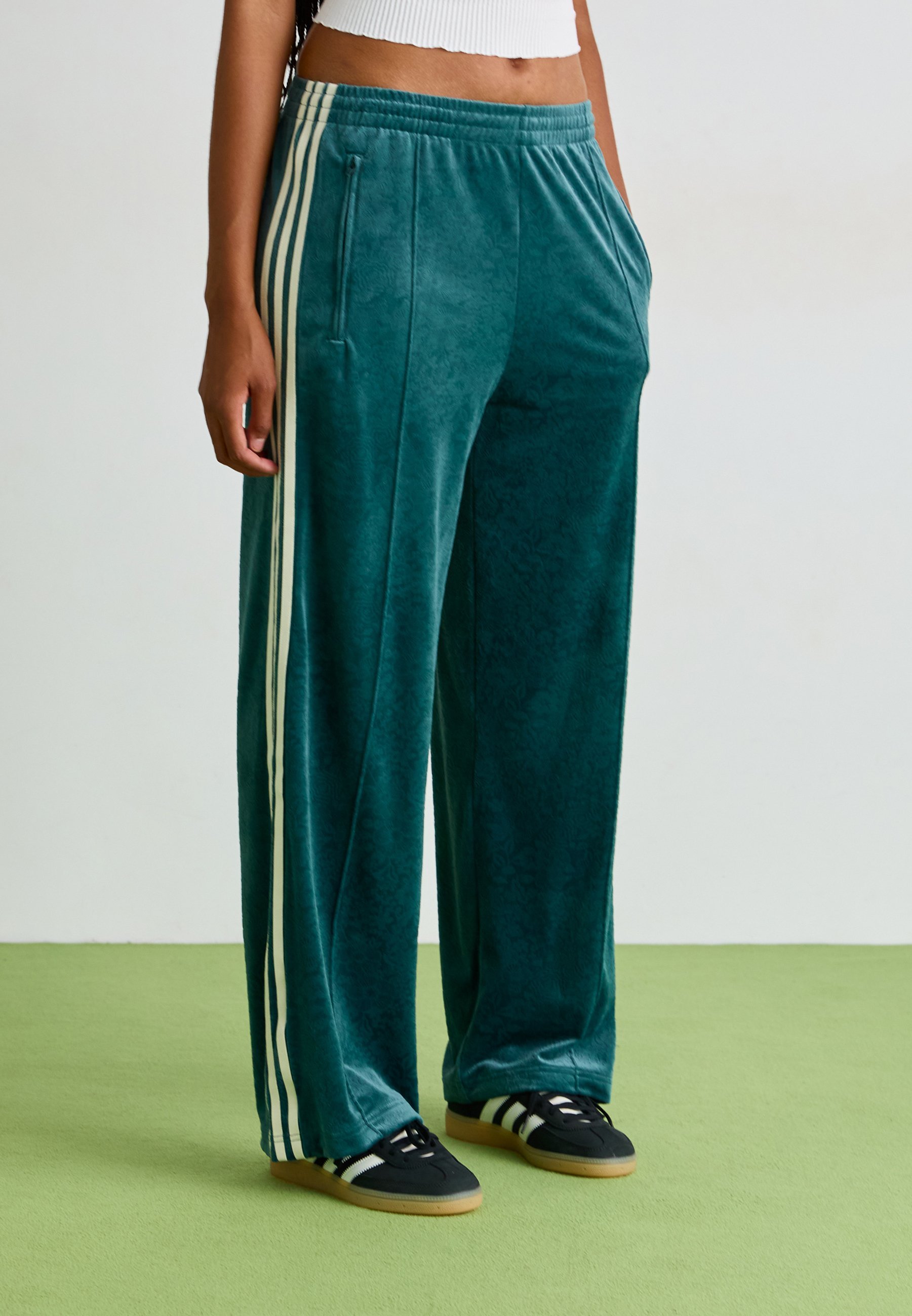 adidas Originals dressipüksid
