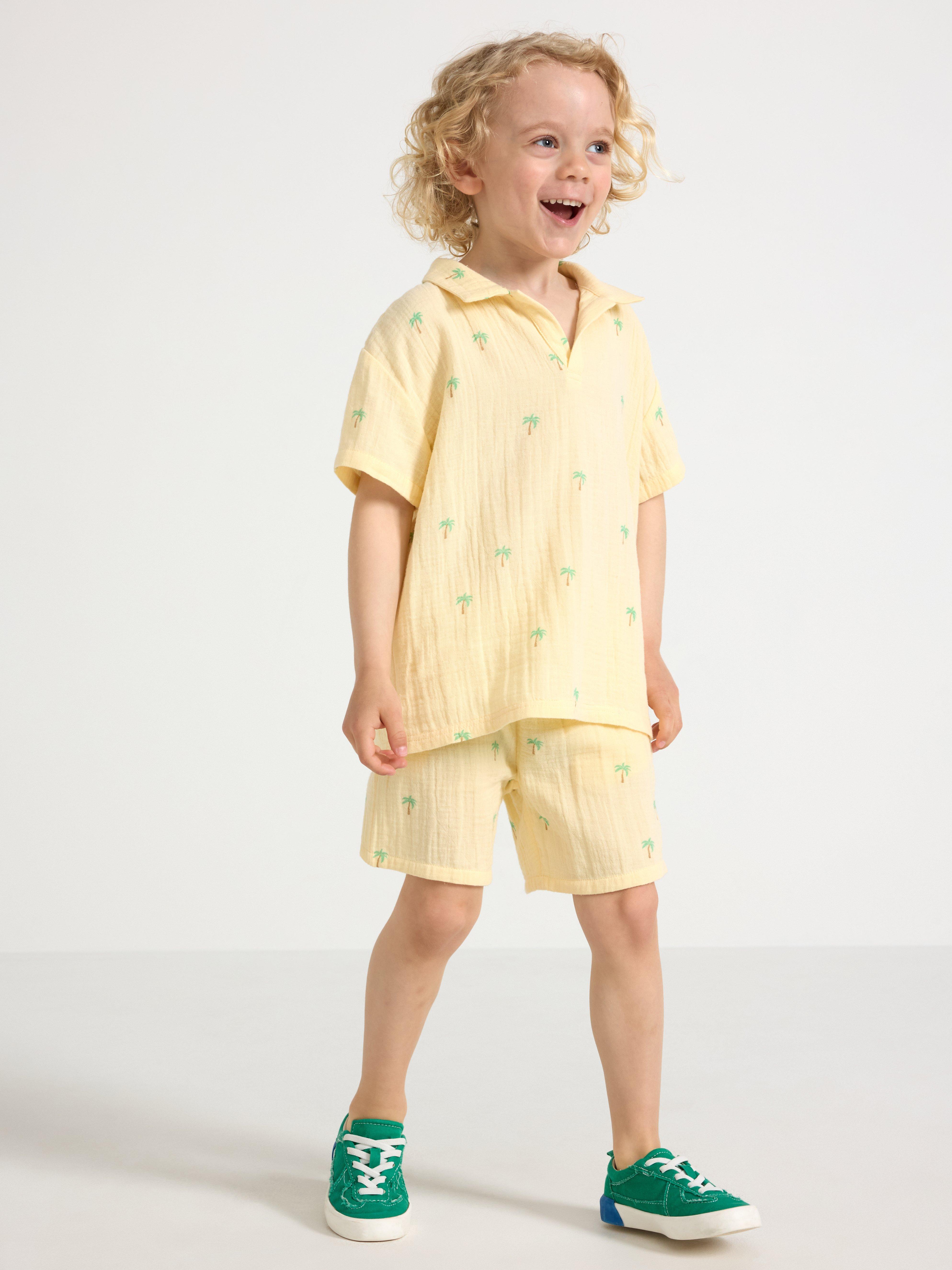 Camisa em tecido de algodão amarelo claro acinzentado