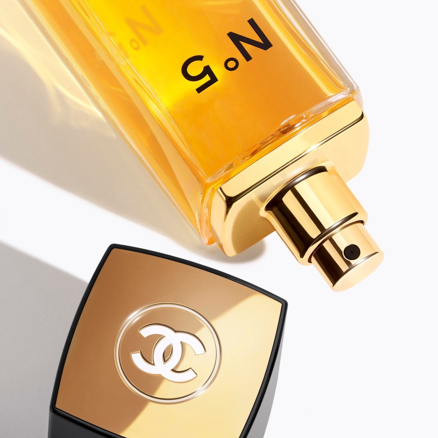 CHANEL N°5 Eau de Toilette Spray - 50 ml