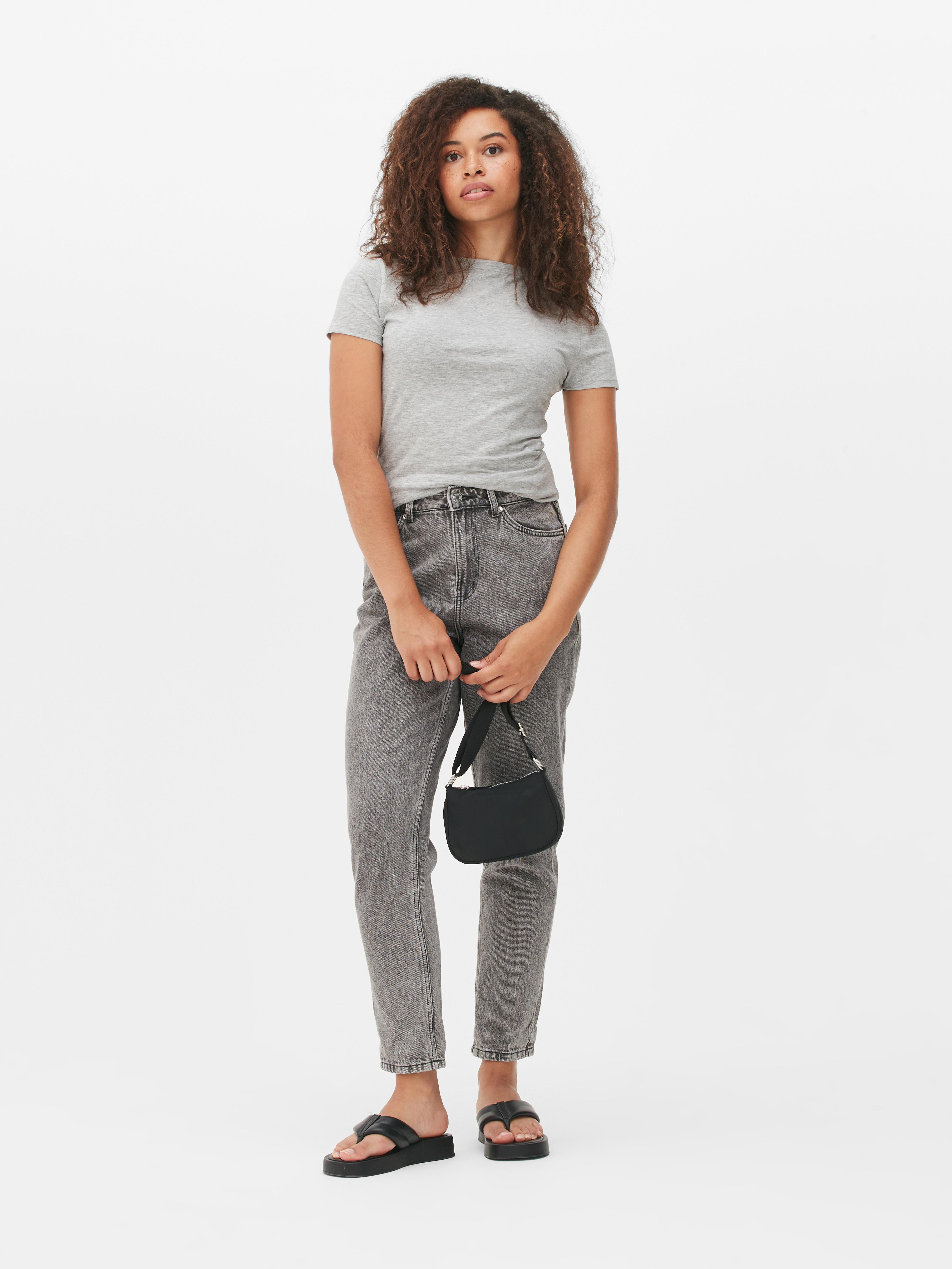 Tricou elastic cu guler rotund Acest tricou cu guler rotund este un must-have!