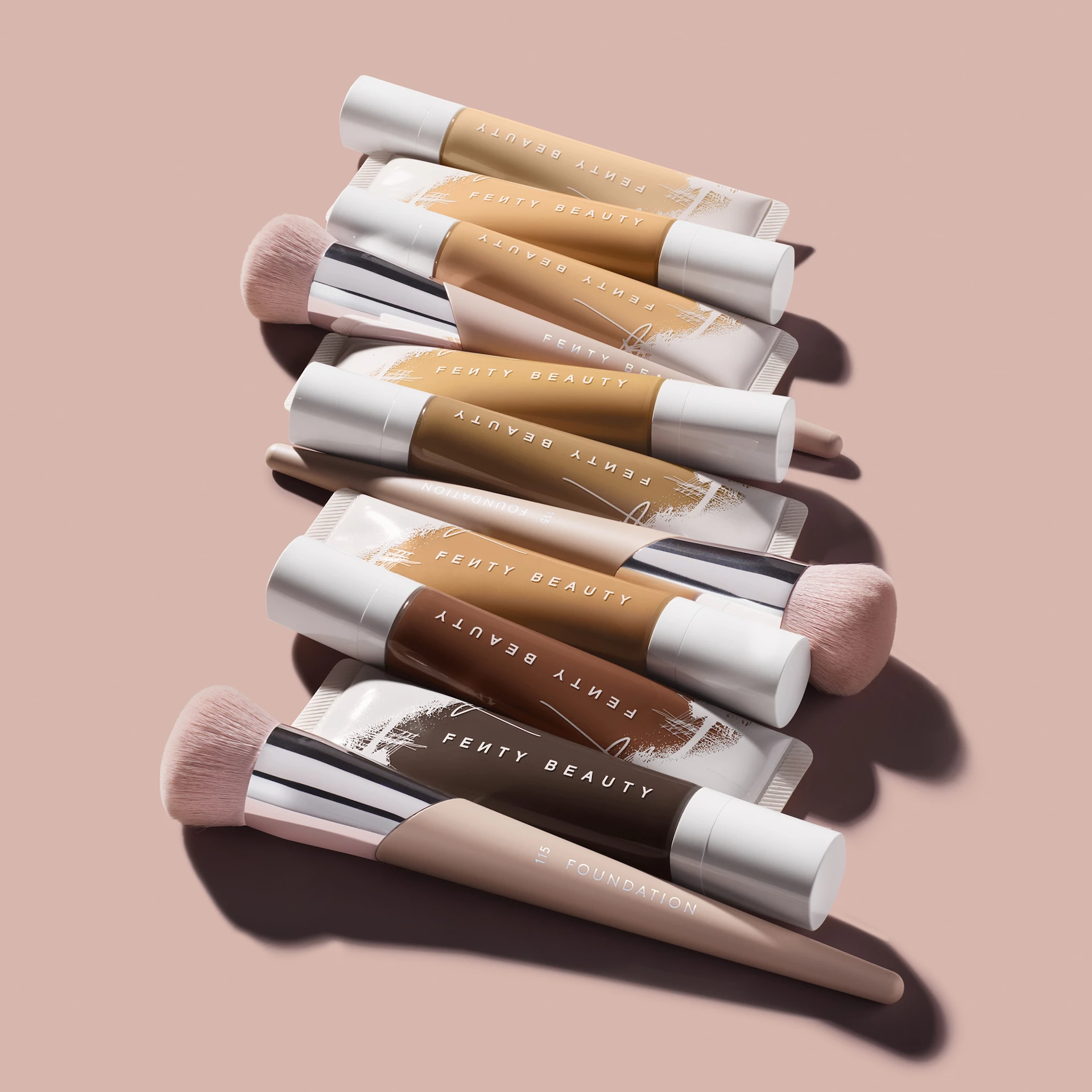 Pensulă pentru fond de ten Kabuki-Buff 115 - Fenty Beauty