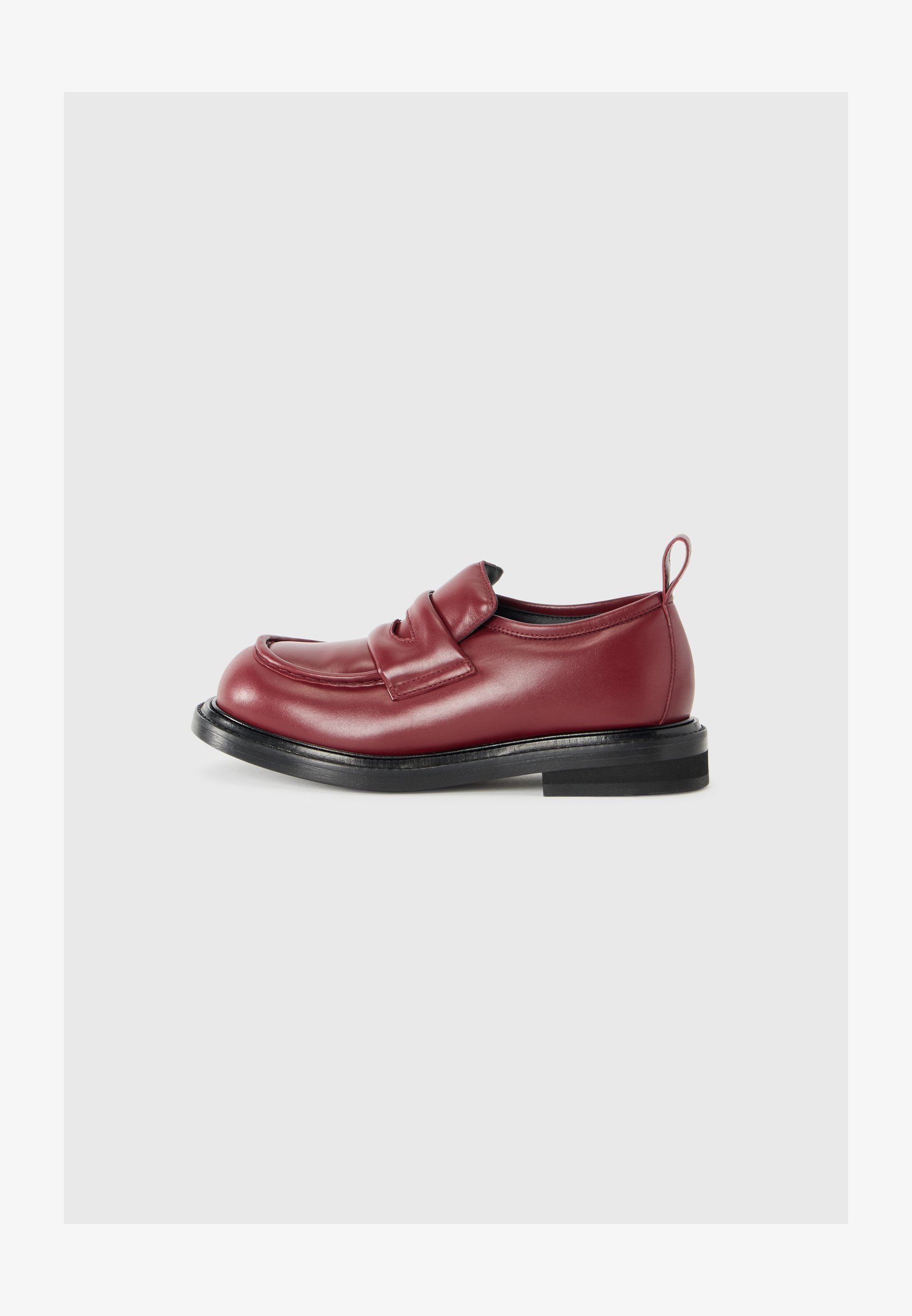 MOSCHINO Slip-ons - vino