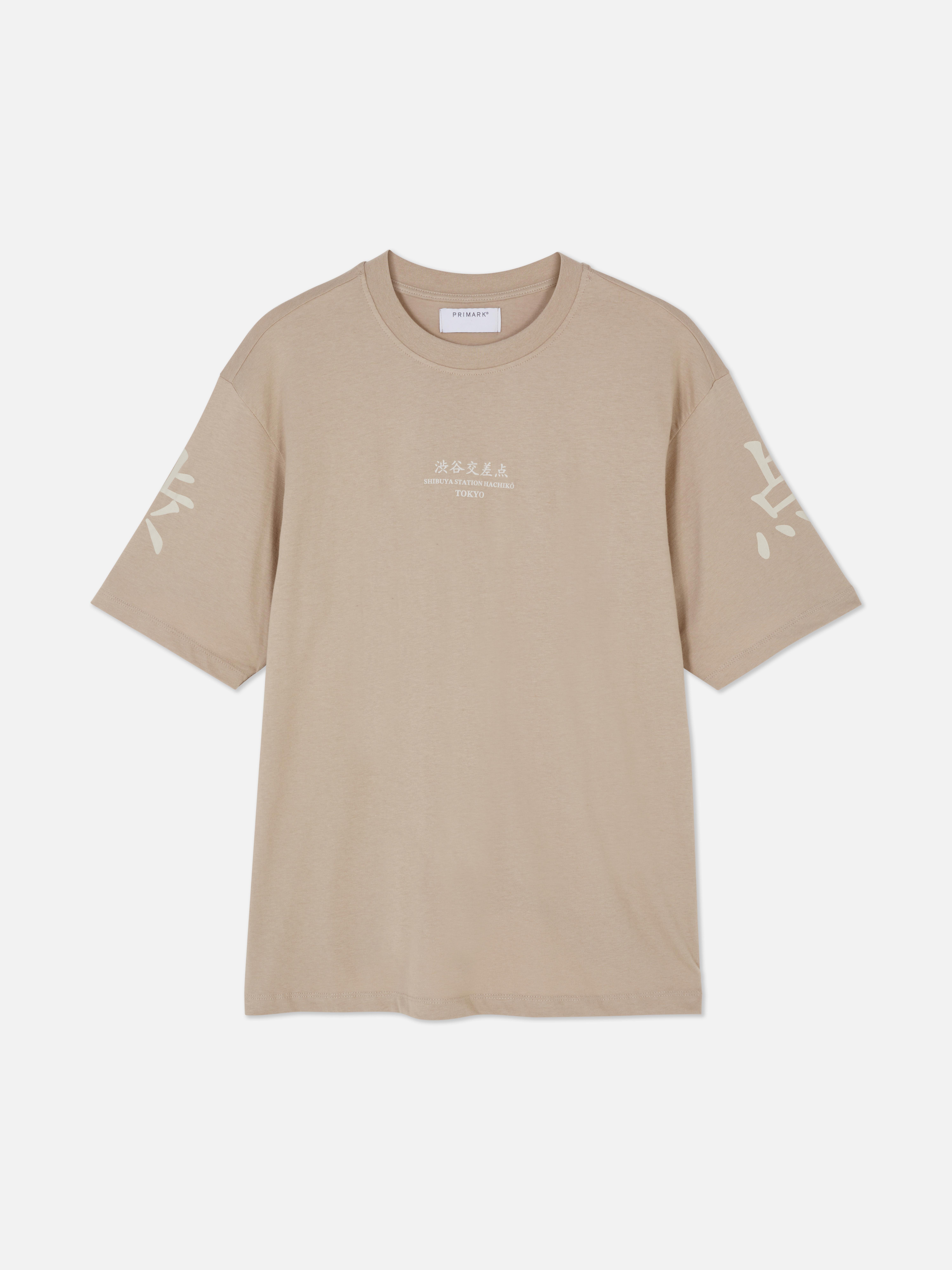 Tokyo Print T-Shirt Ein kurzärmeliges T-Shirt mit lockerer Passform und Prints im Tokyo-Stil
