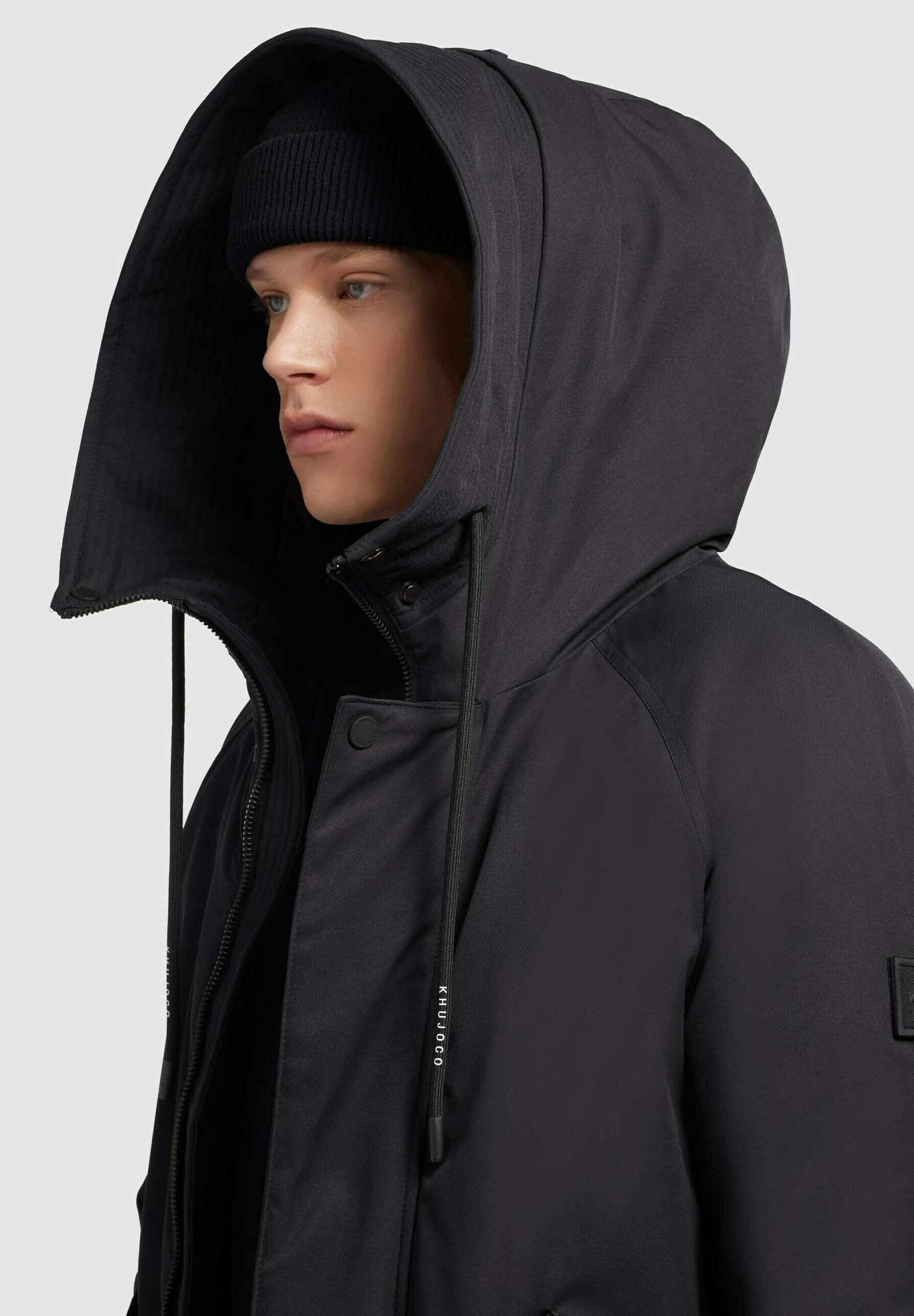 khujo-parkatakki - musta