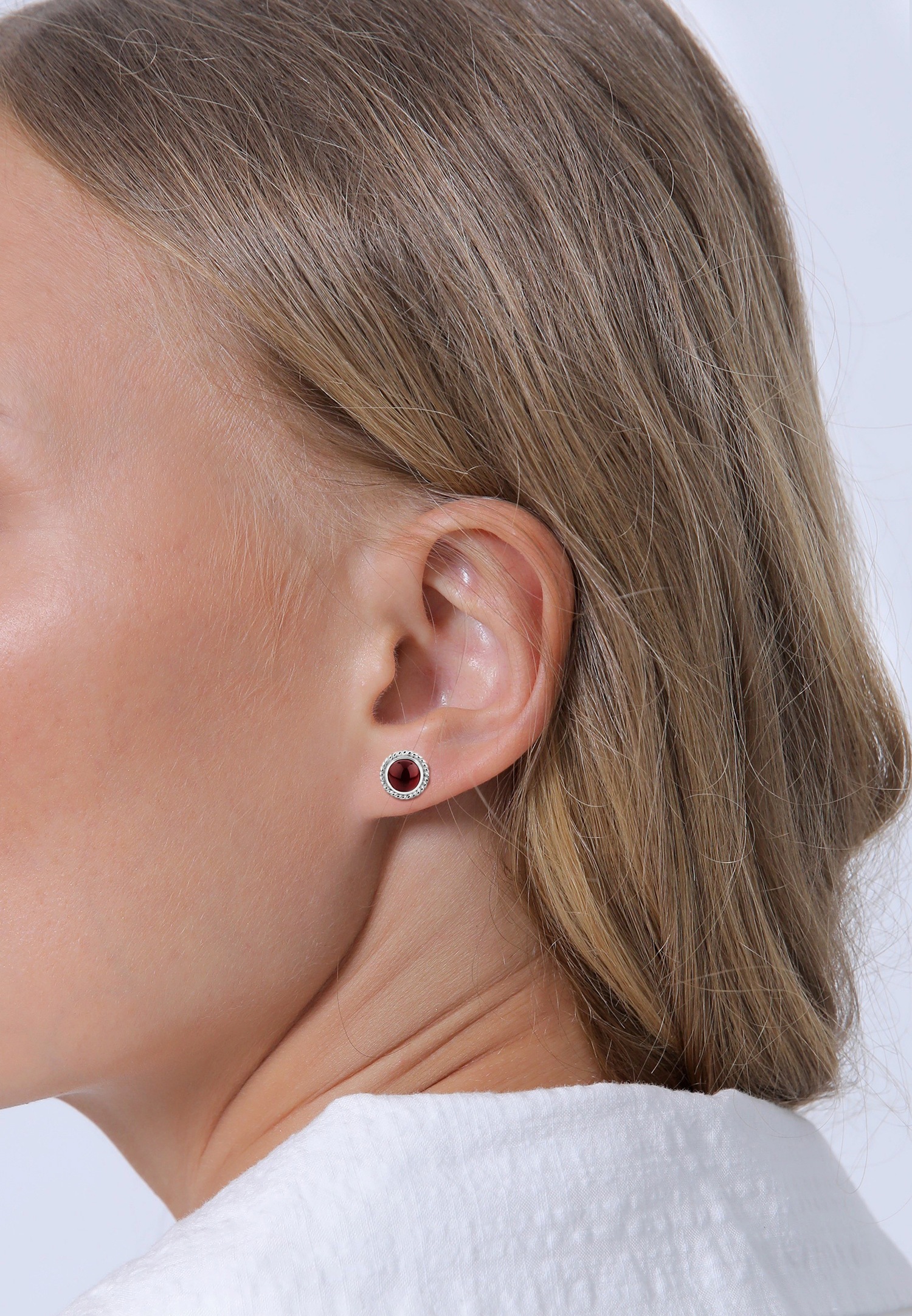 Nenalina Femmes Clous d'oreilles Argent faites à la main et serties d'un véritable grenat précieux - 222999-001