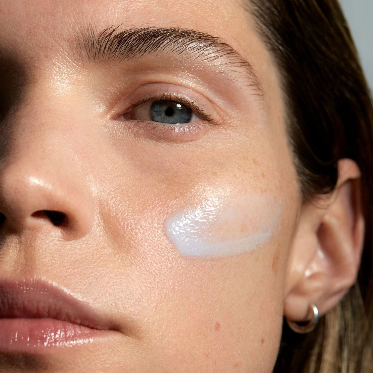 MÁDARA Senėjimą stabdantis serumas „Time Miracle Botanic Retinol“ serumas - 15 ml